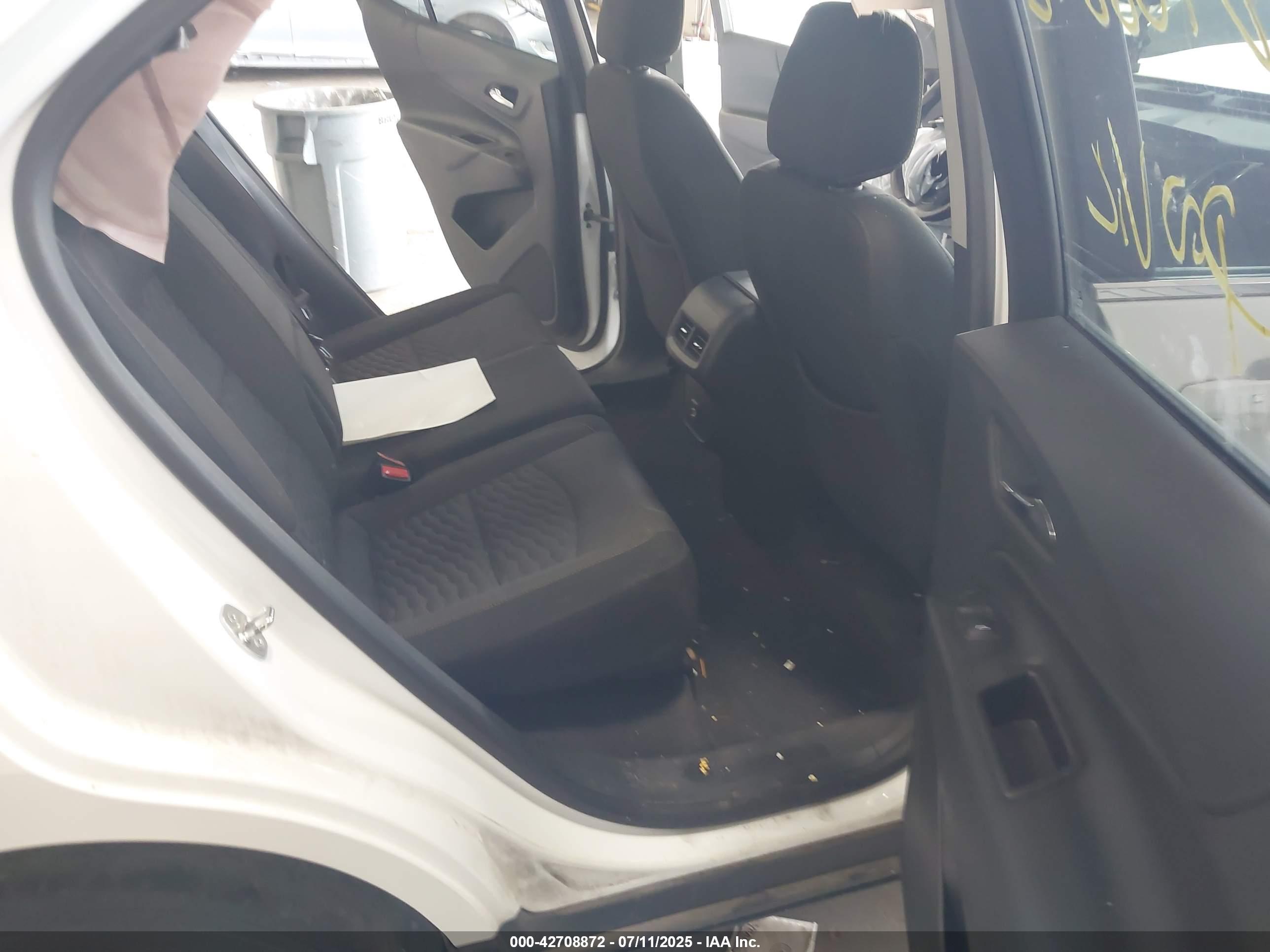 CHEVROLET EQUINOX image 8