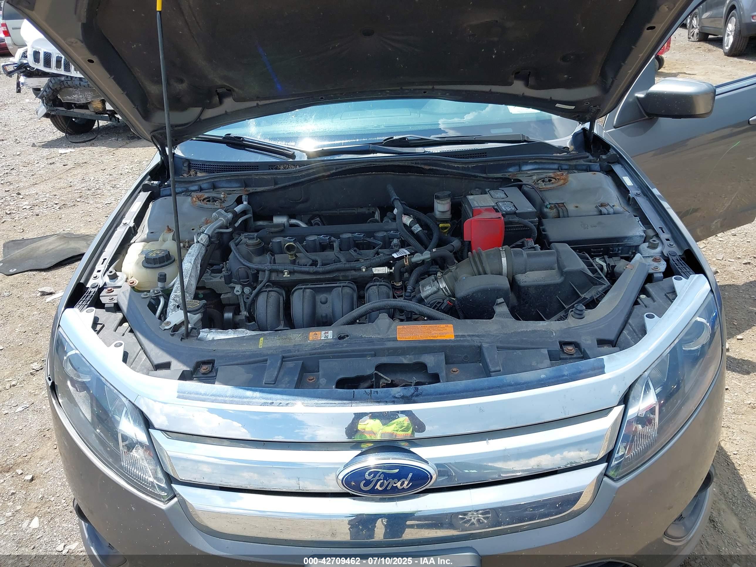FORD FUSION image 10