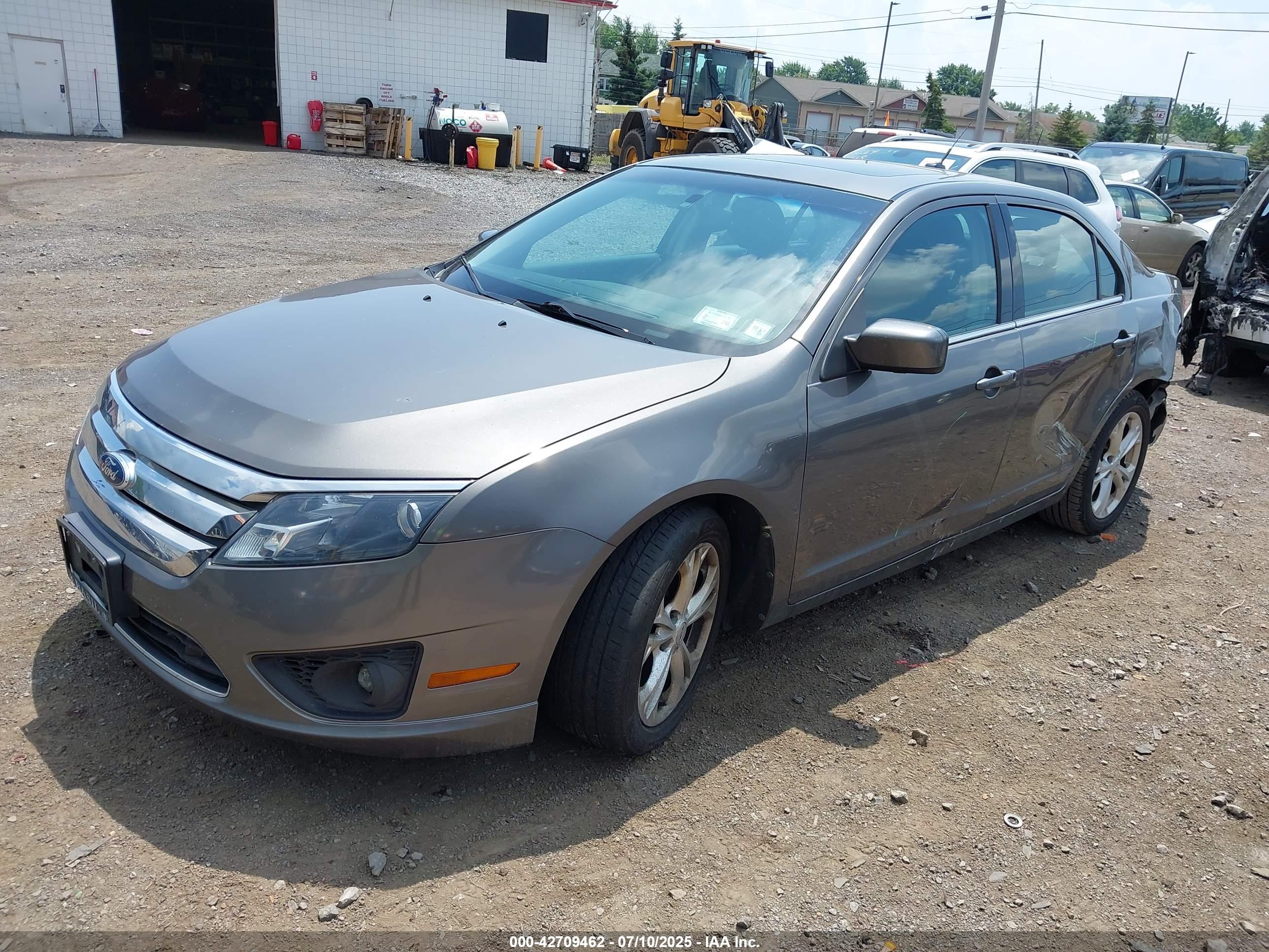 FORD FUSION image 2