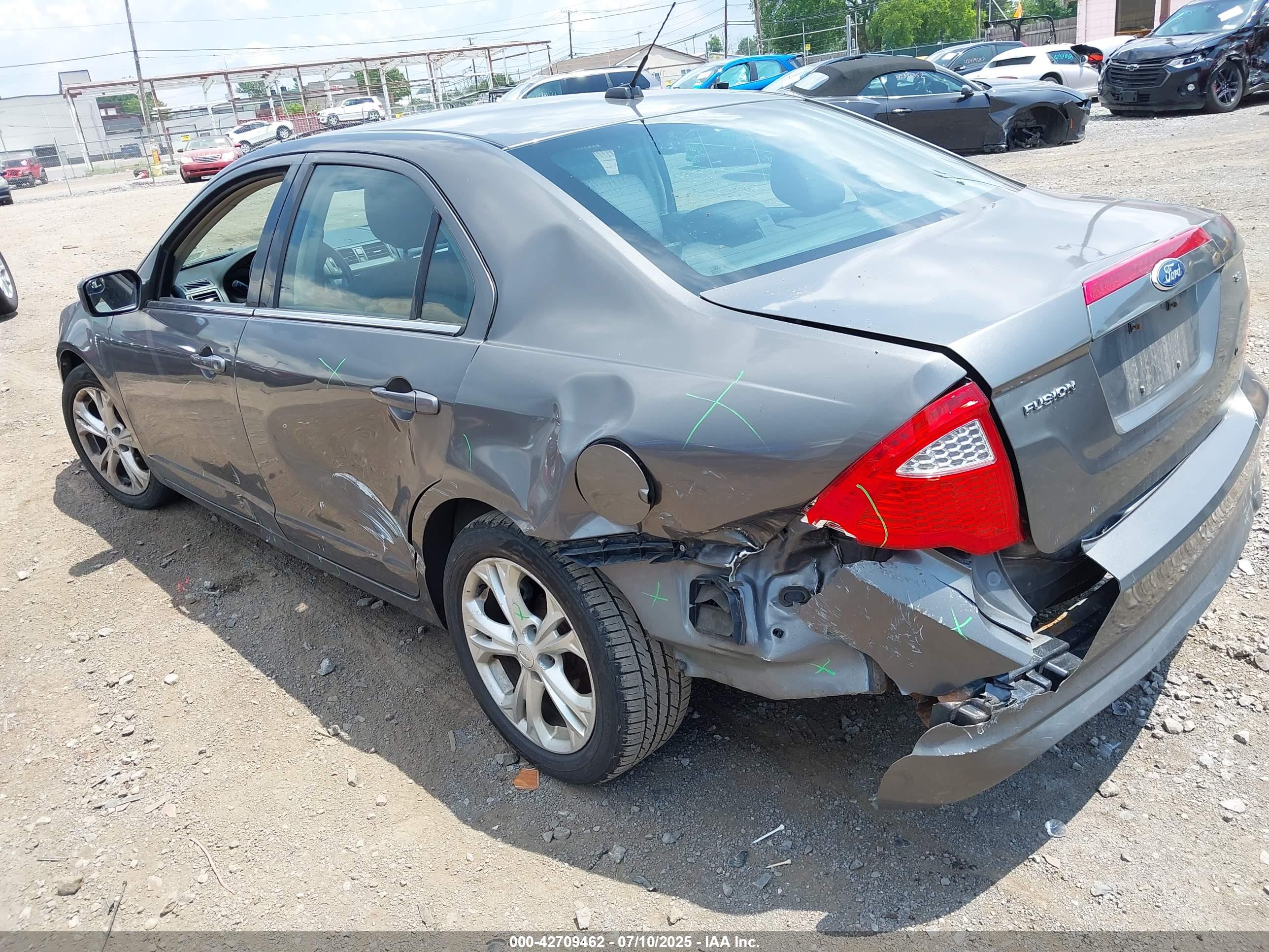 FORD FUSION image 3