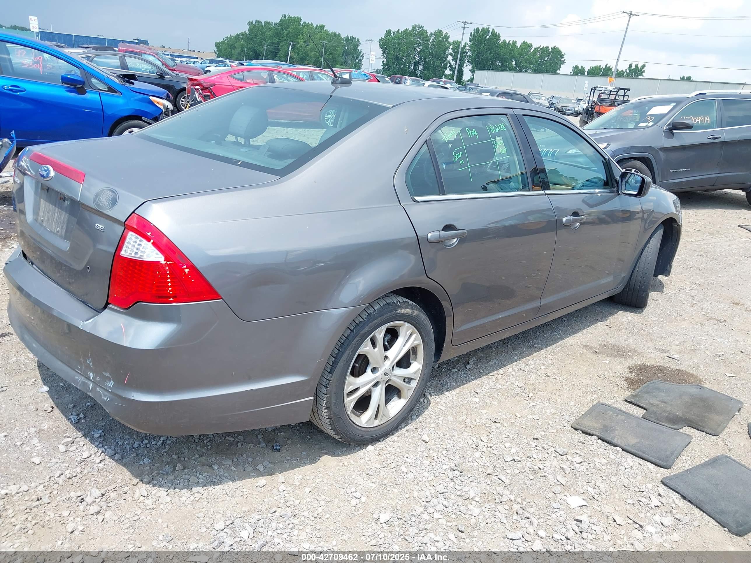 FORD FUSION image 4