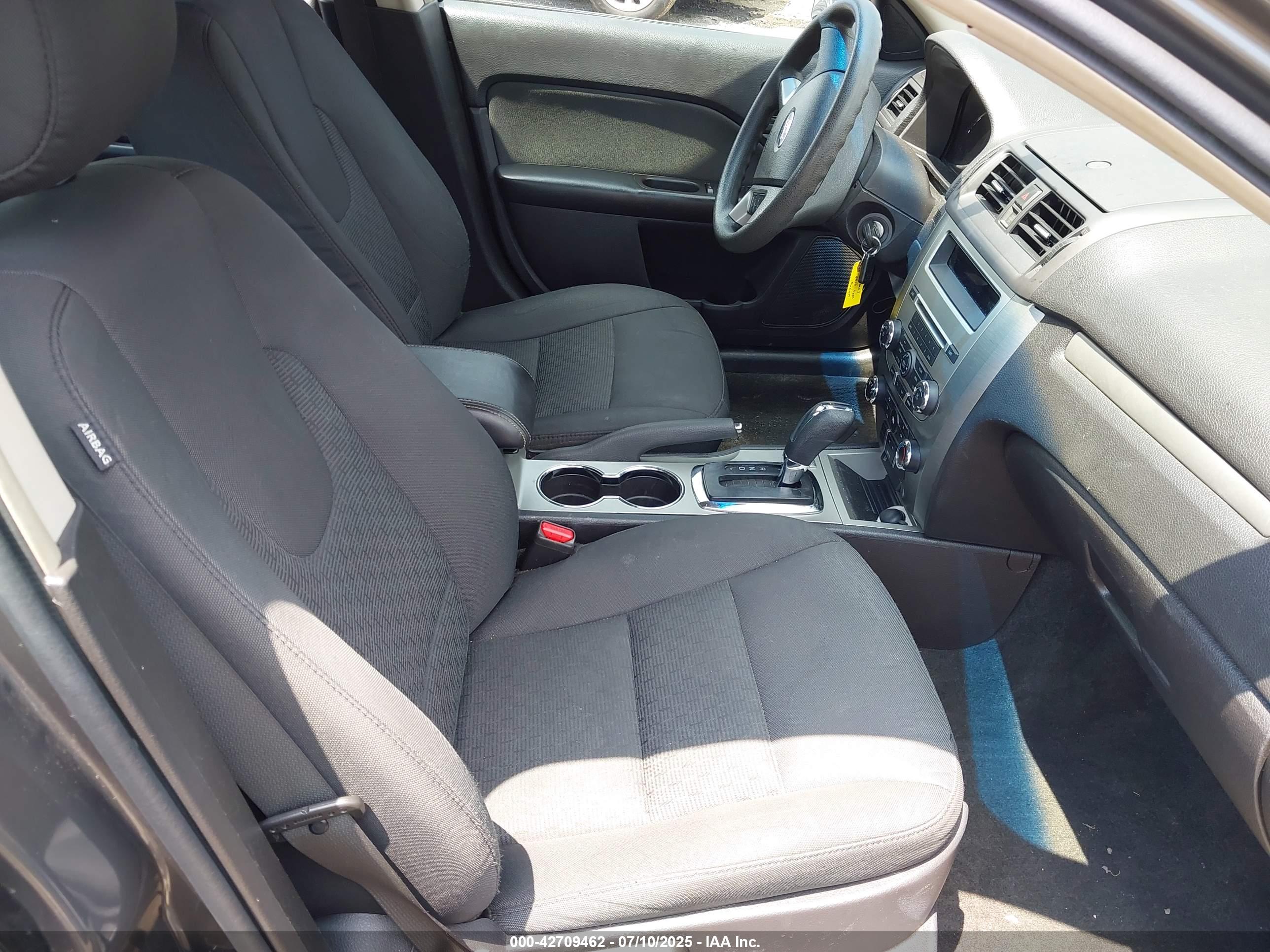 FORD FUSION image 5