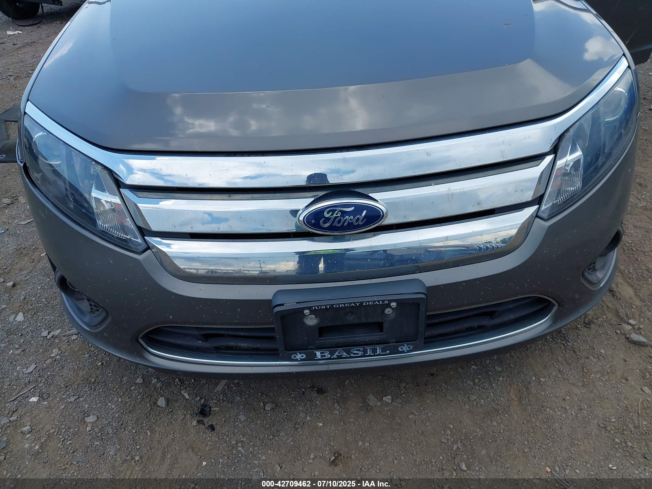 FORD FUSION image 6