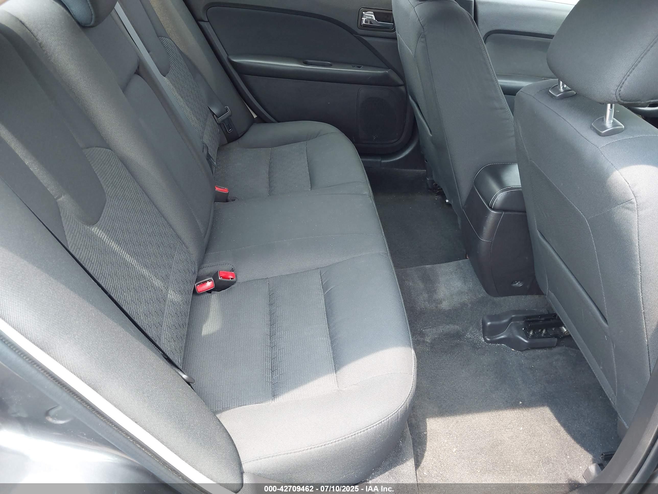 FORD FUSION image 8