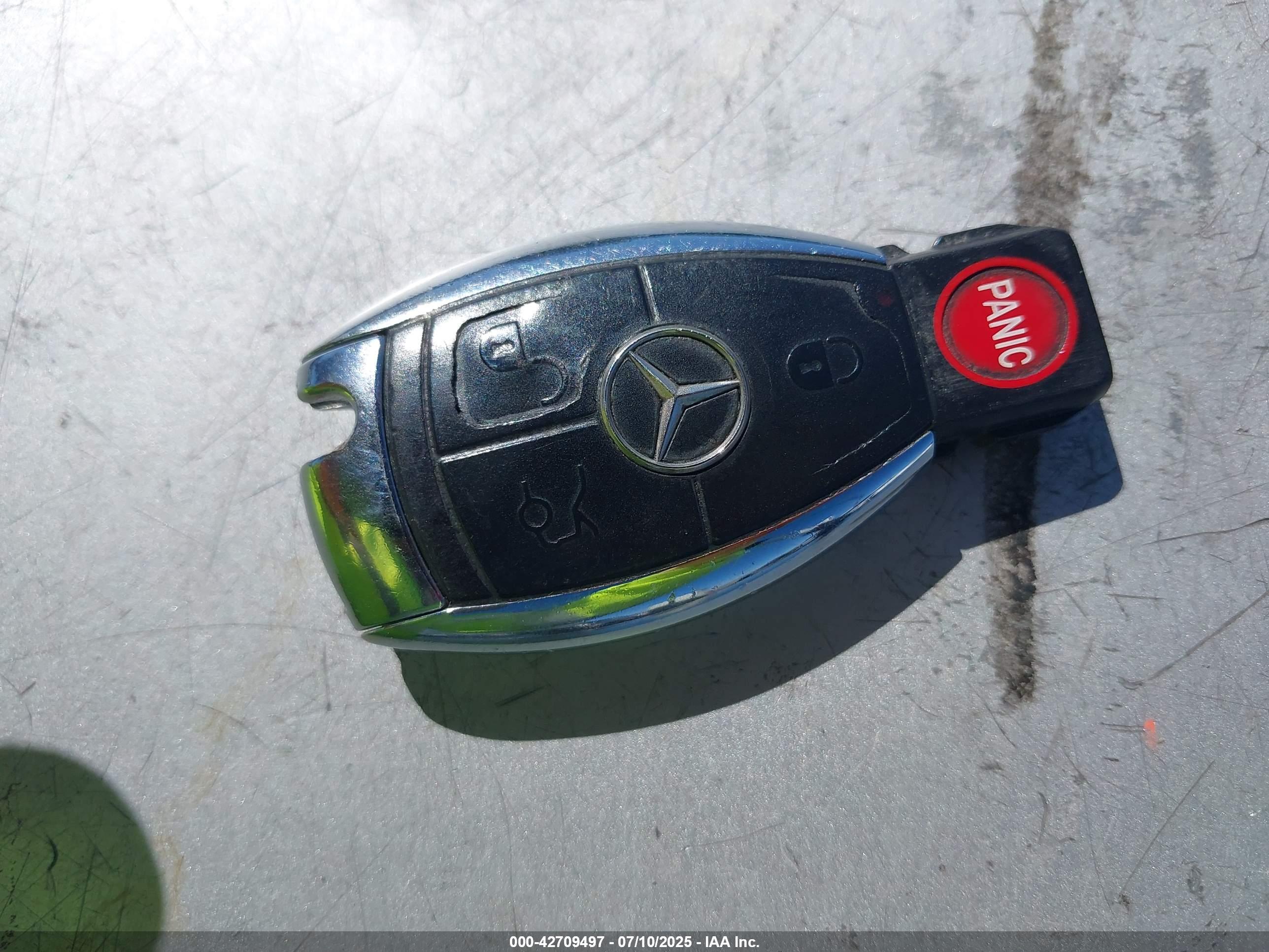 MERCEDES-BENZ E image 11