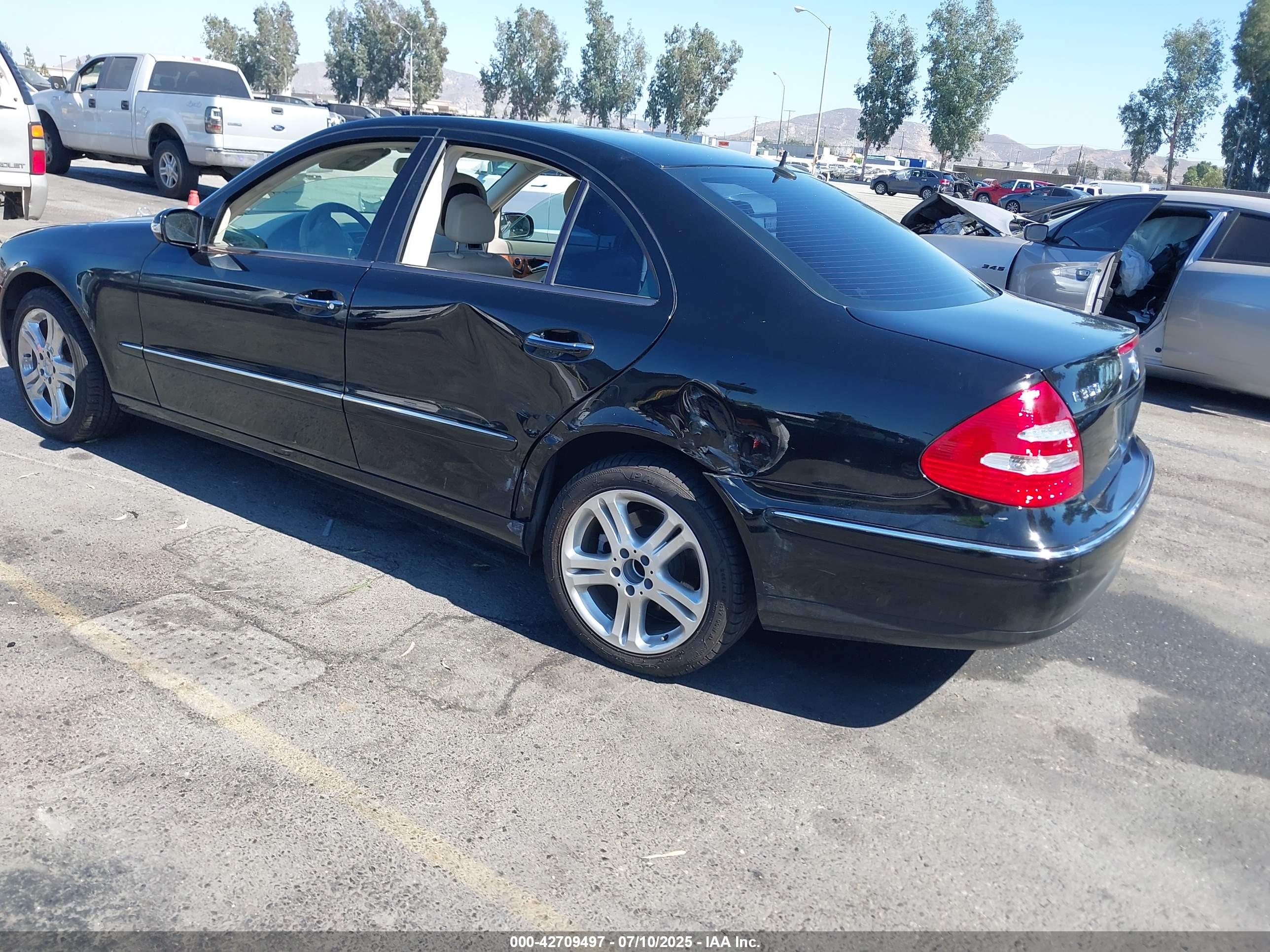 MERCEDES-BENZ E image 3