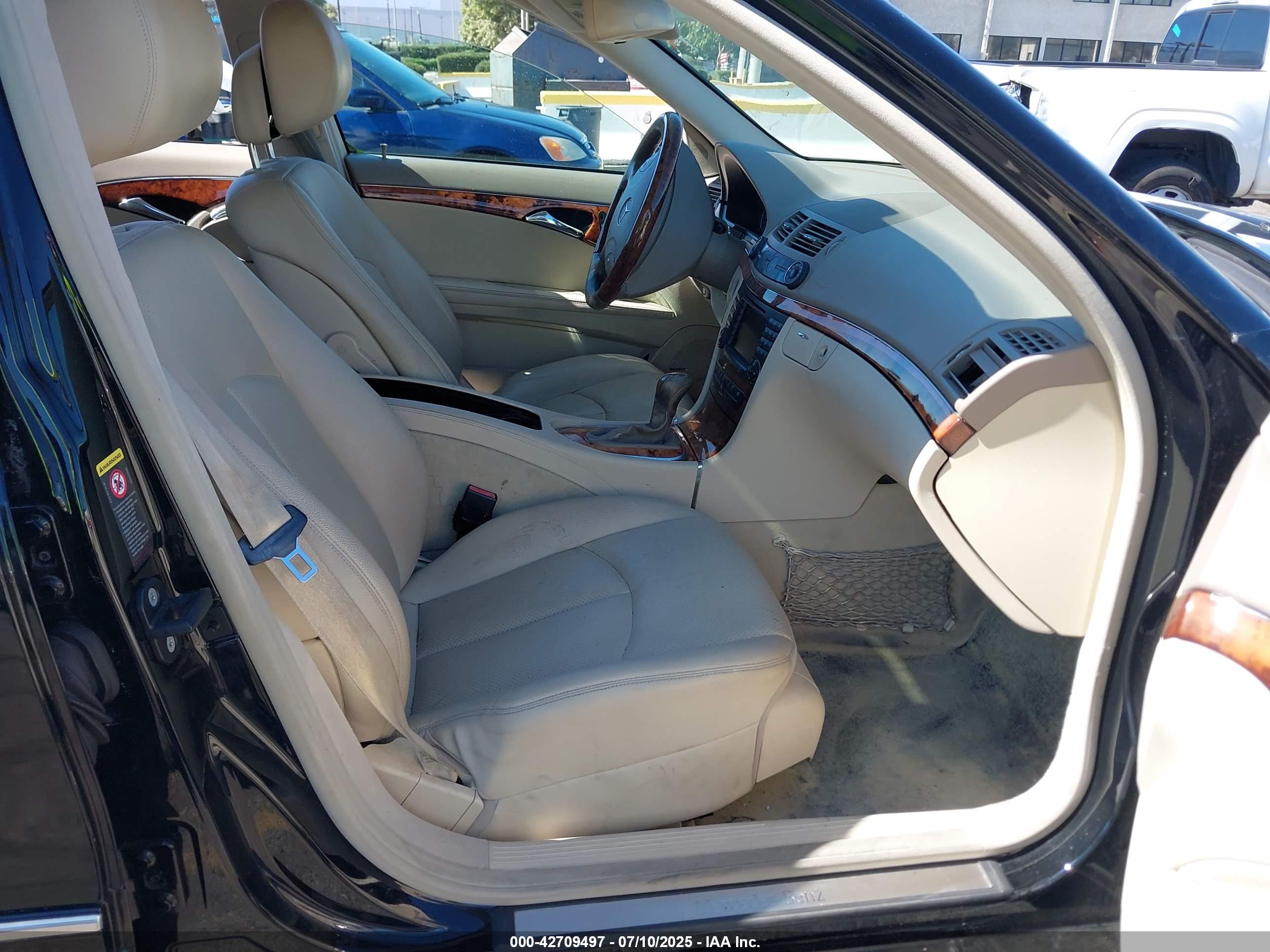 MERCEDES-BENZ E image 5