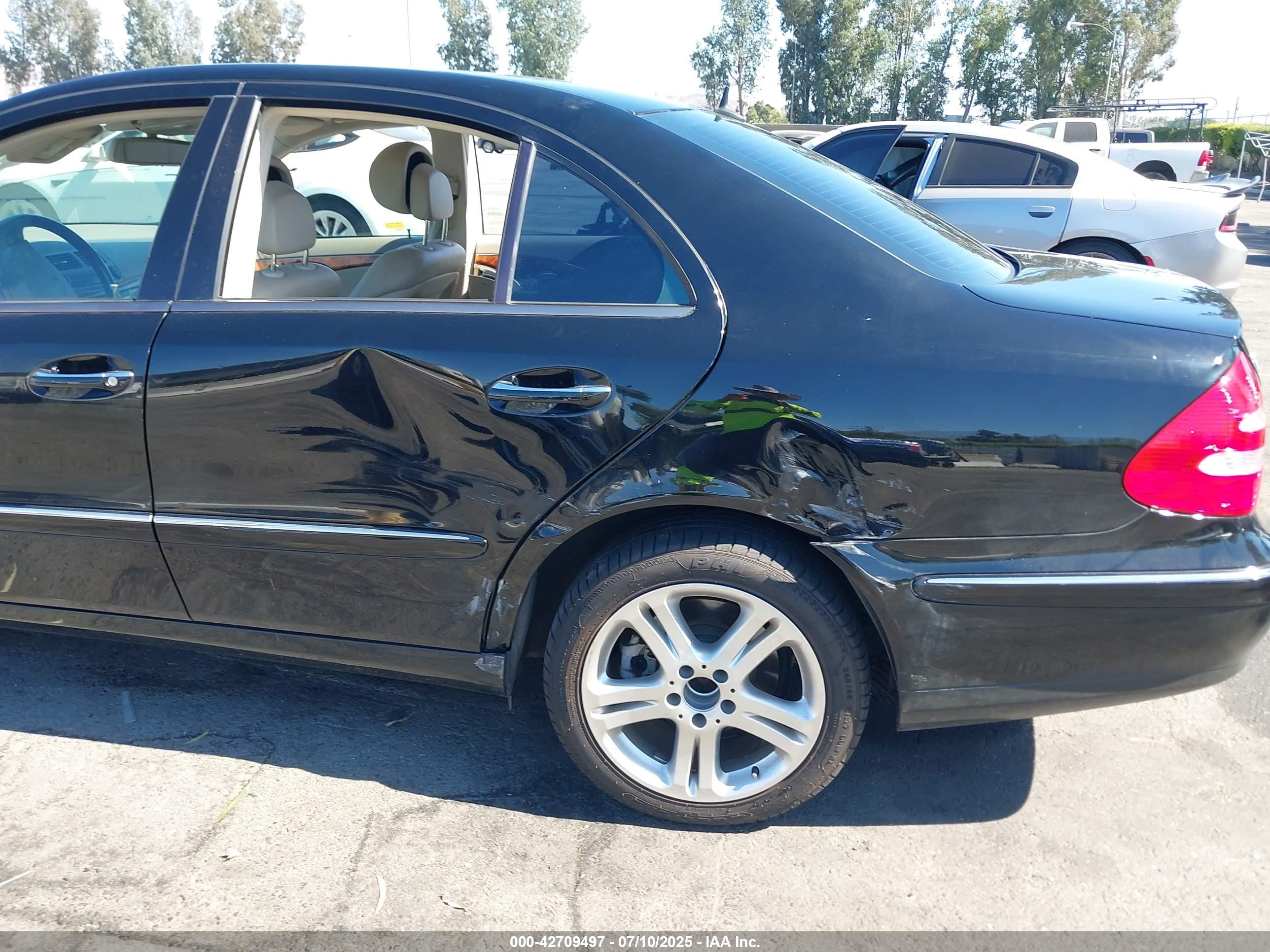 MERCEDES-BENZ E image 6