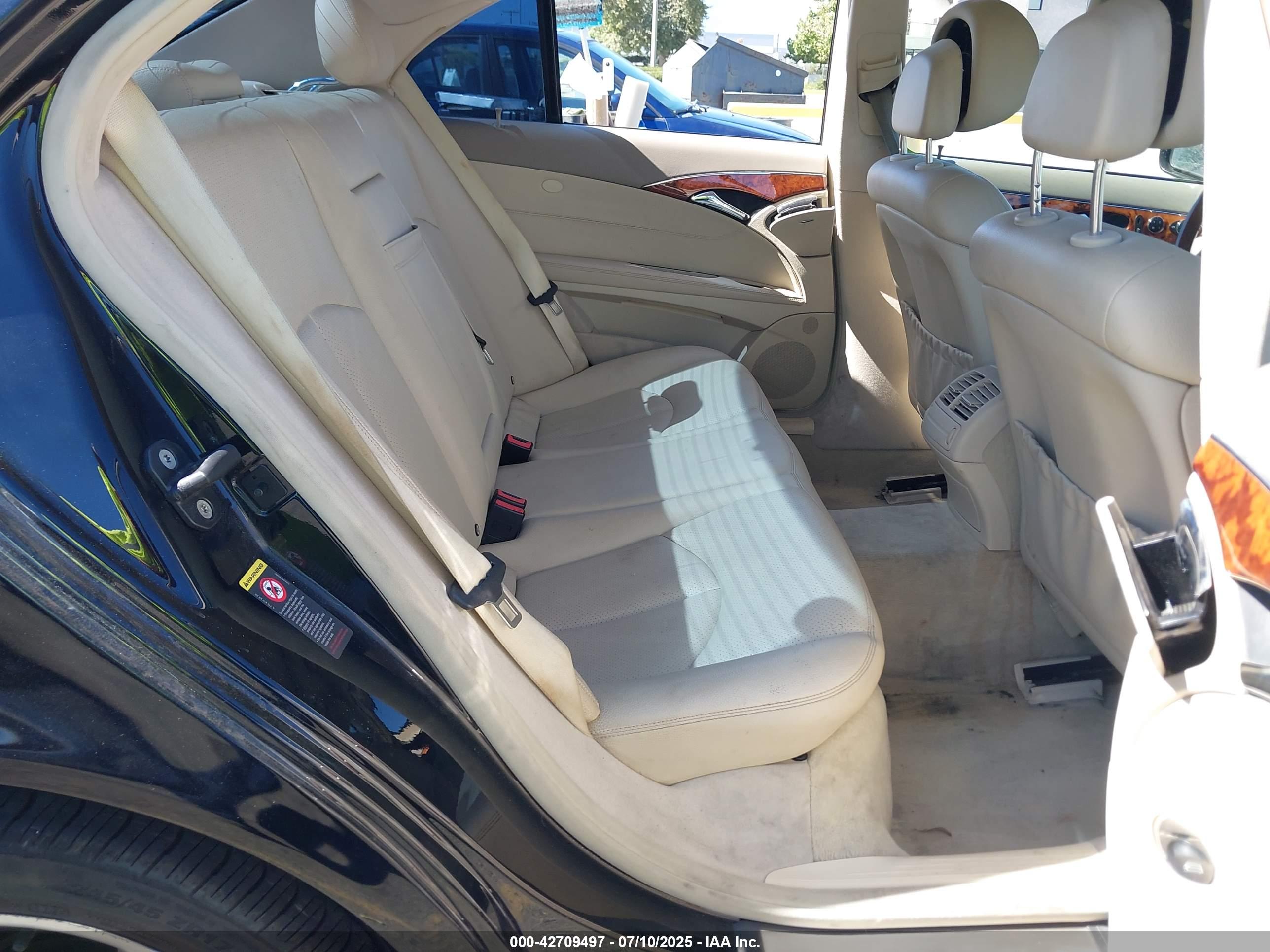 MERCEDES-BENZ E image 8