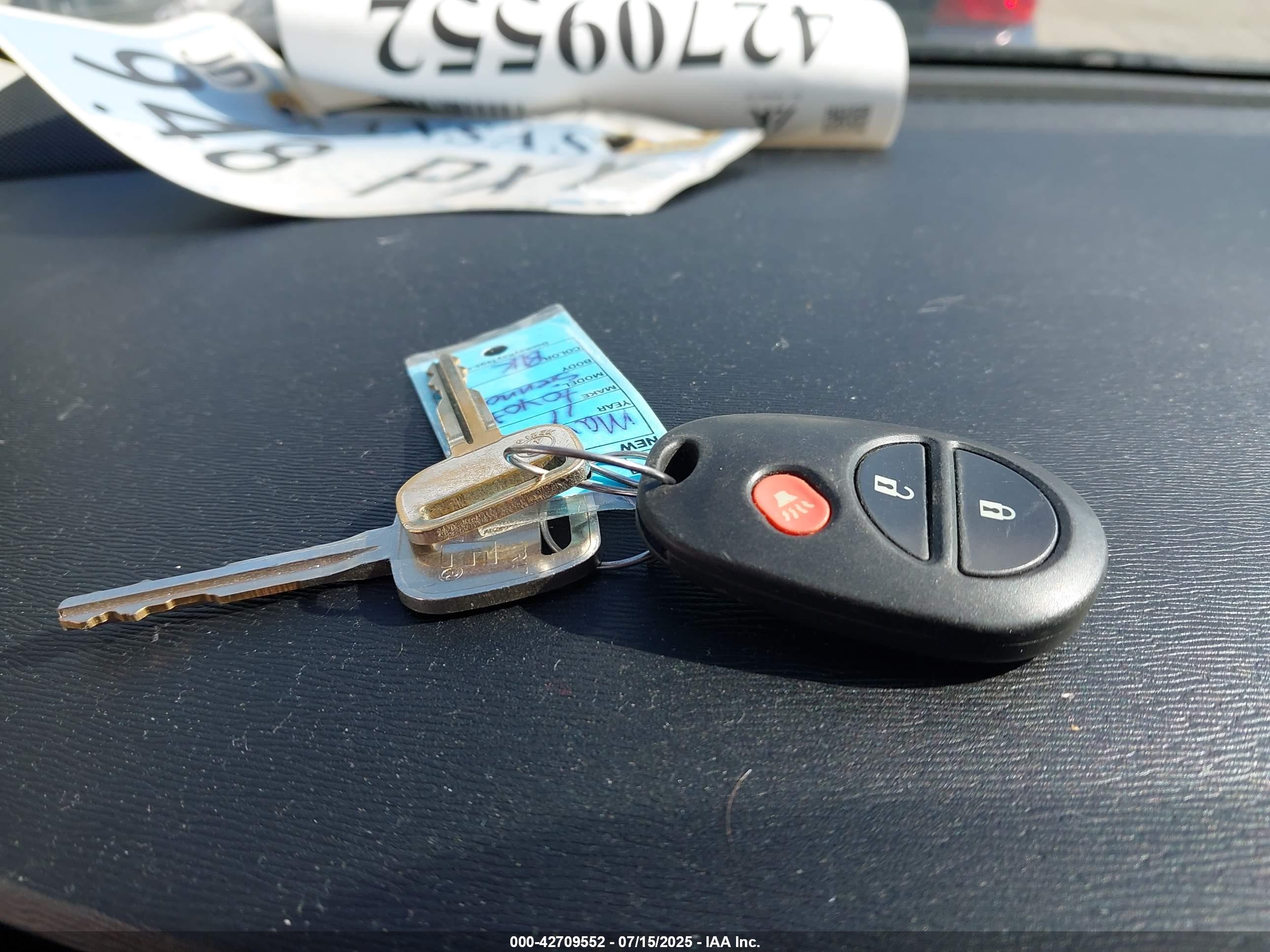 TOYOTA SIENNA image 11