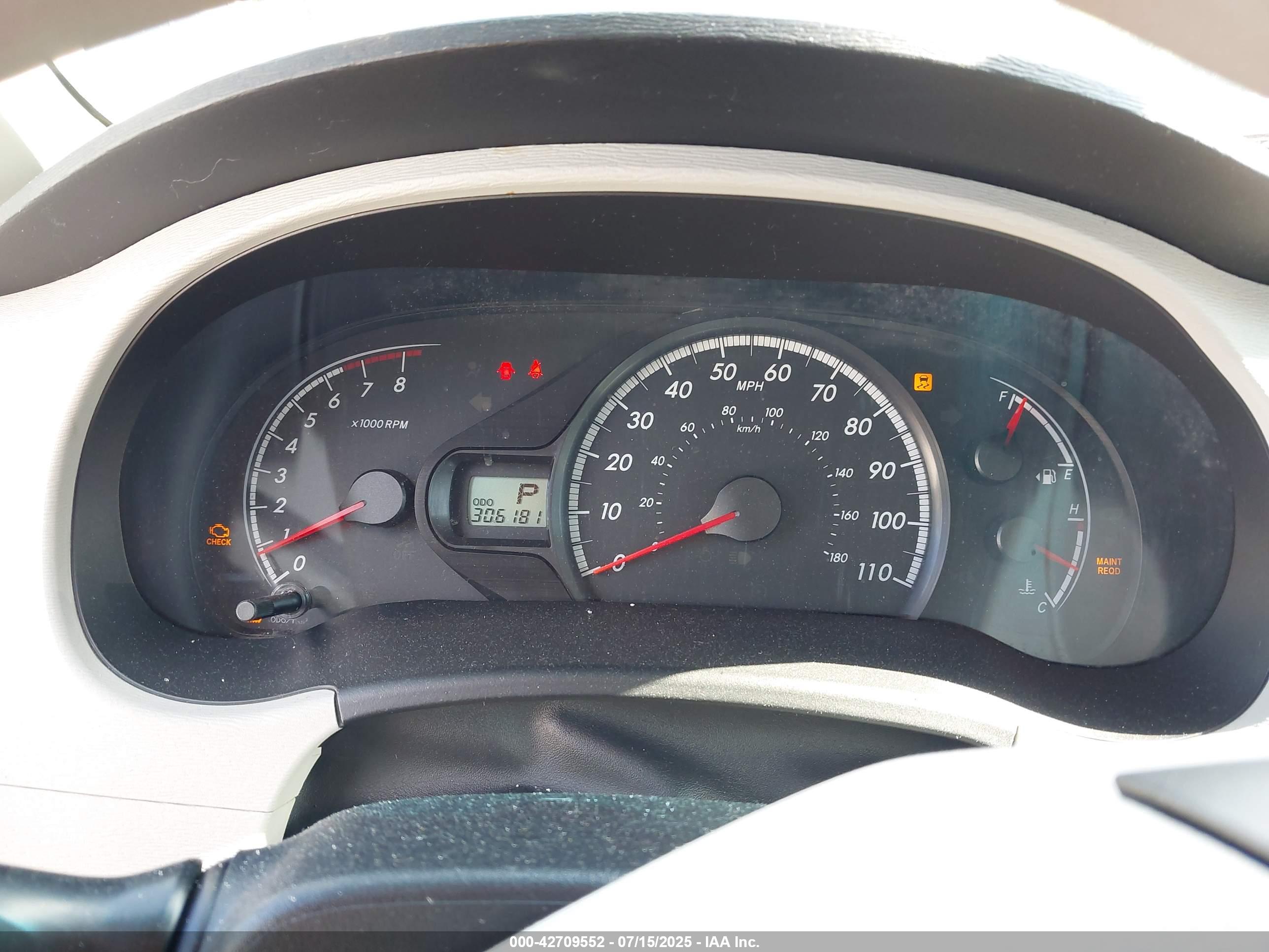 TOYOTA SIENNA image 7