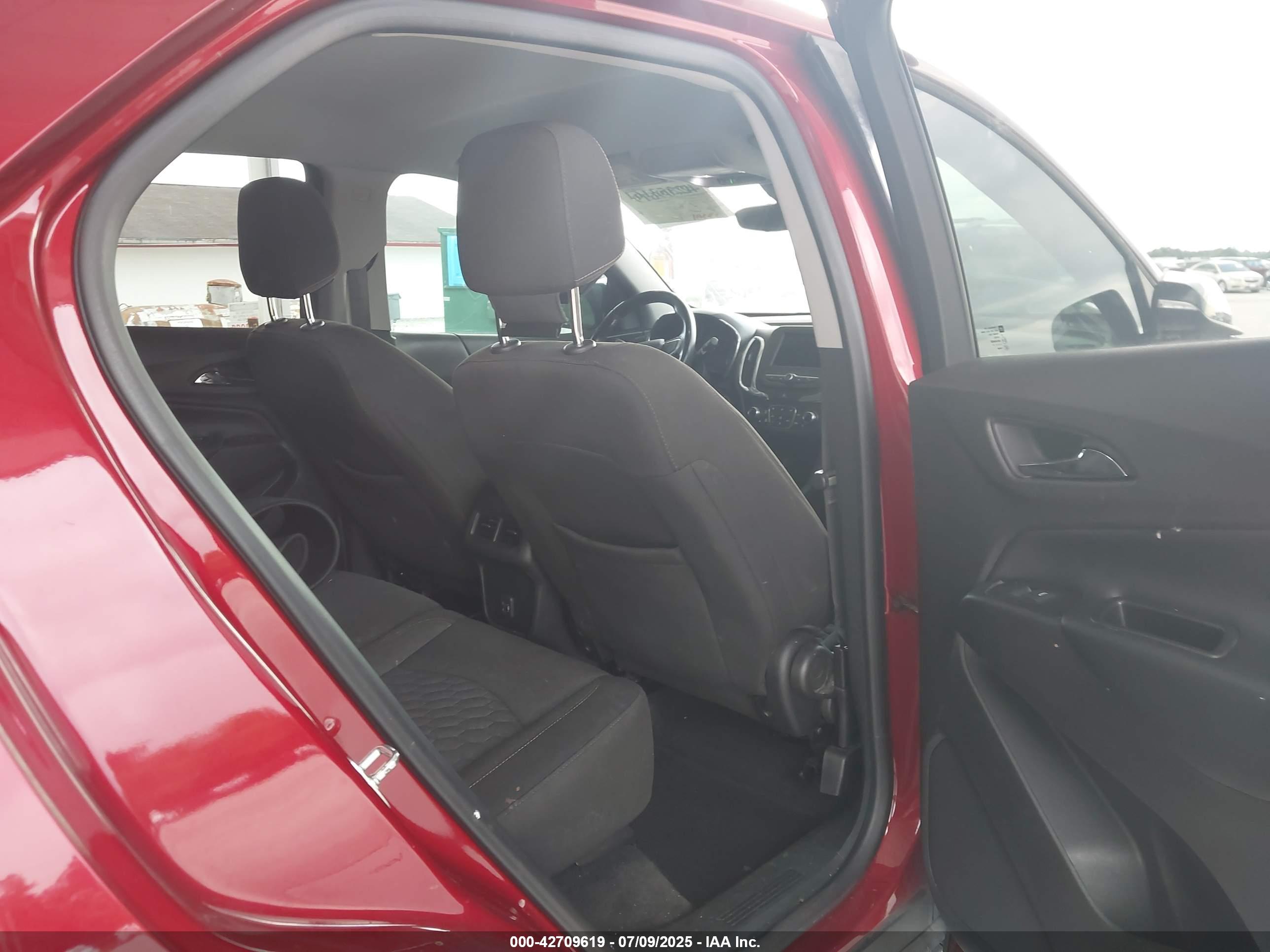 CHEVROLET EQUINOX image 8