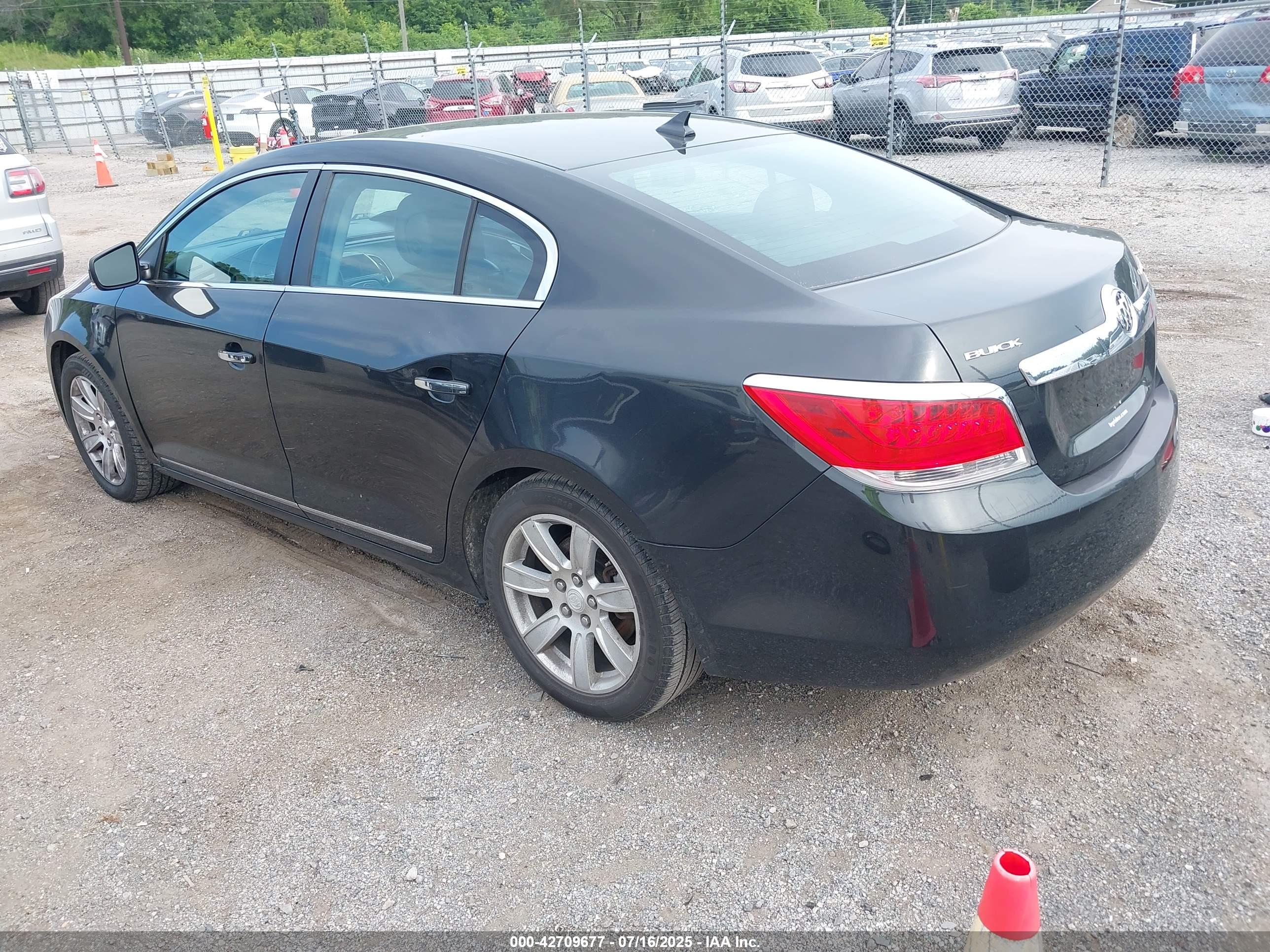 BUICK LACROSSE image 3