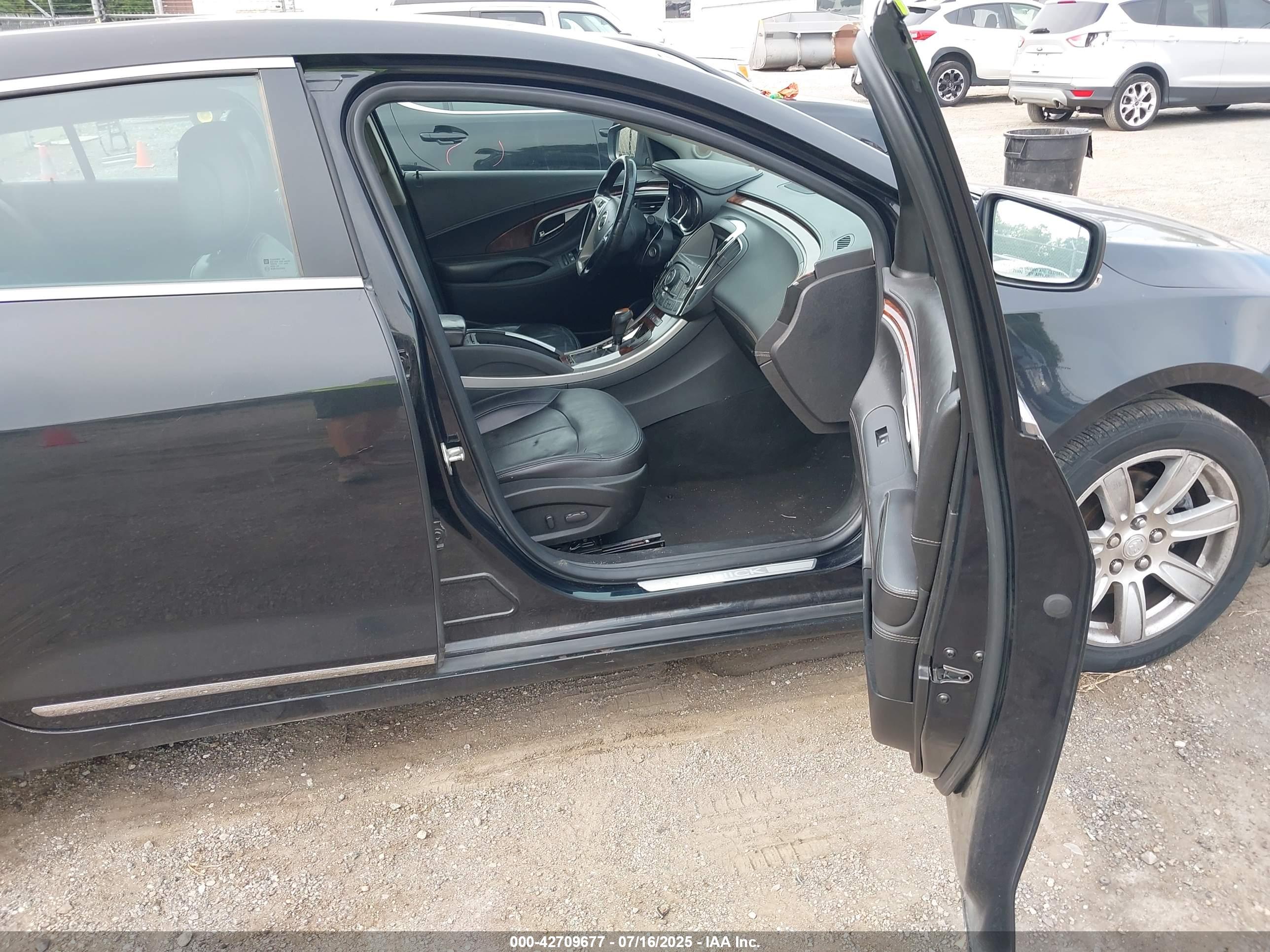 BUICK LACROSSE image 5