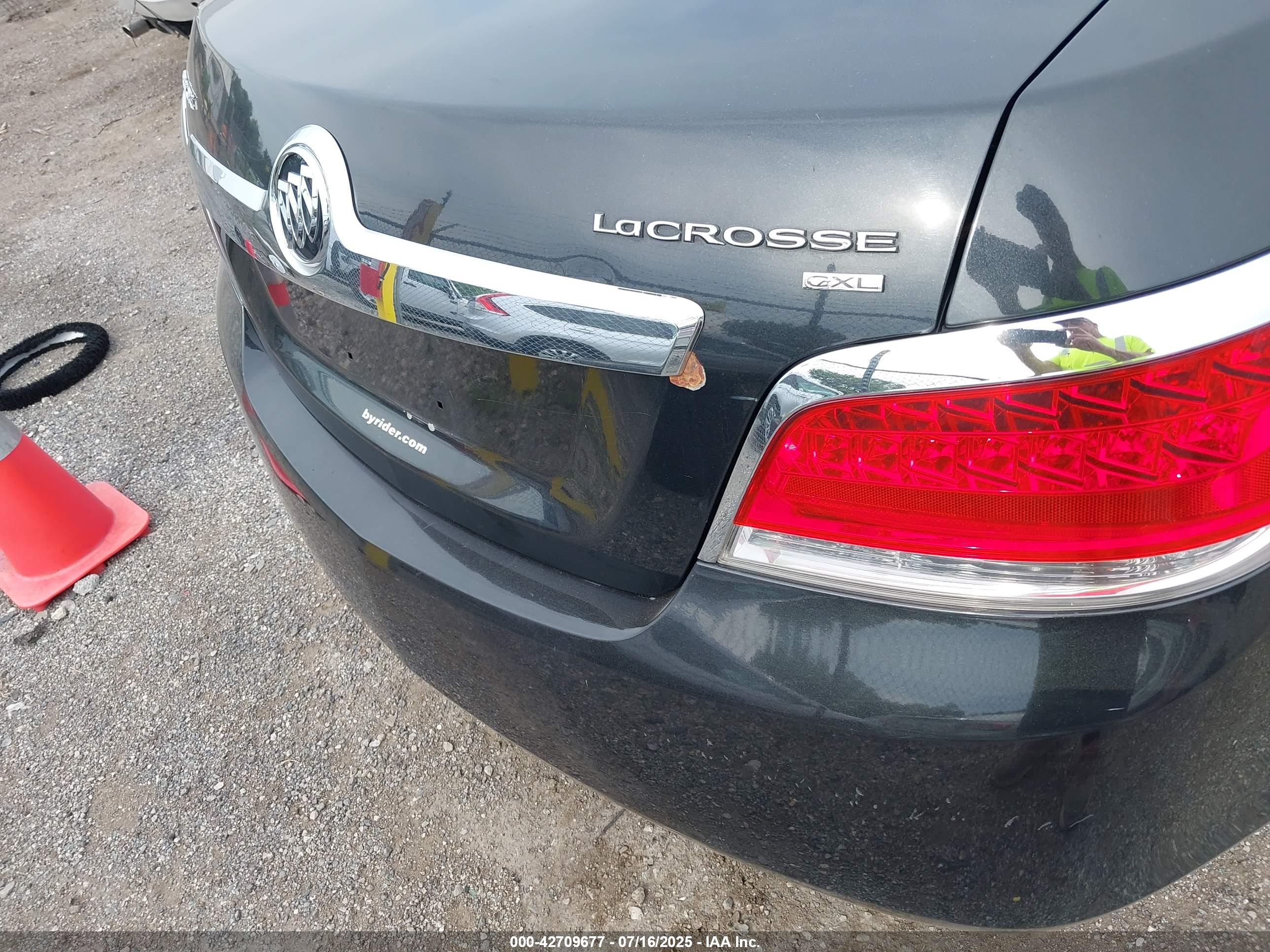 BUICK LACROSSE image 6