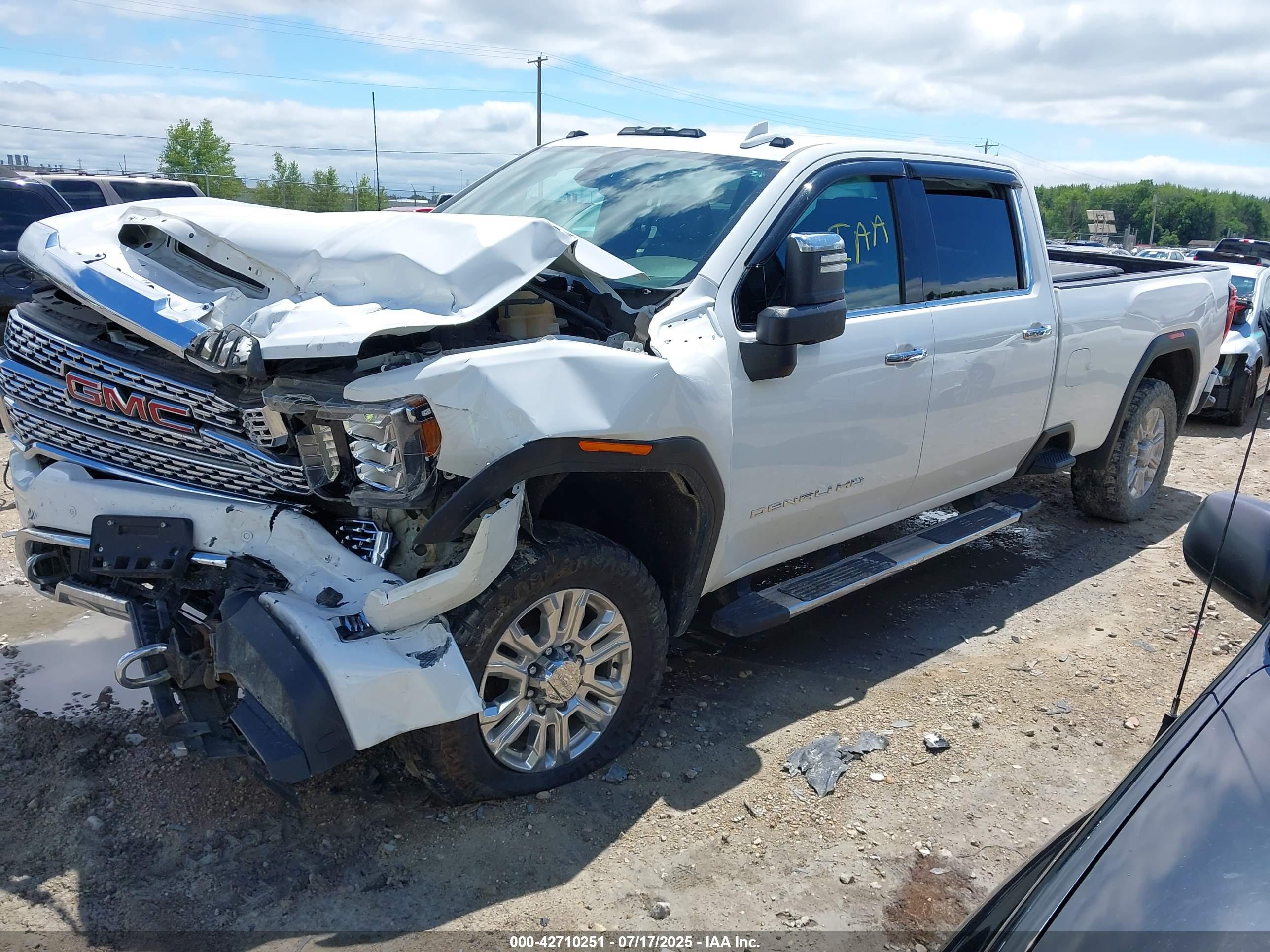 GMC SIERRA image 2