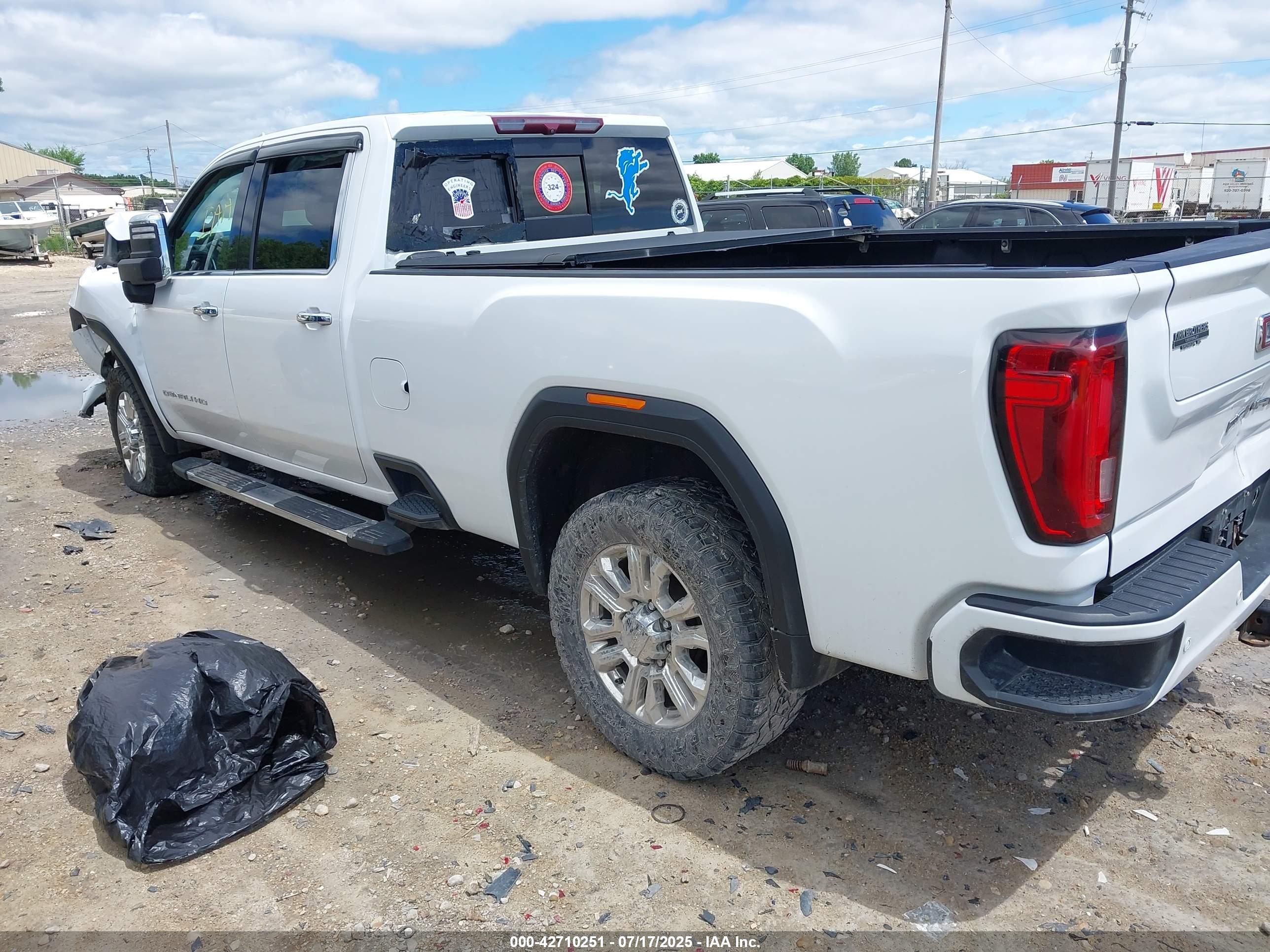 GMC SIERRA image 3