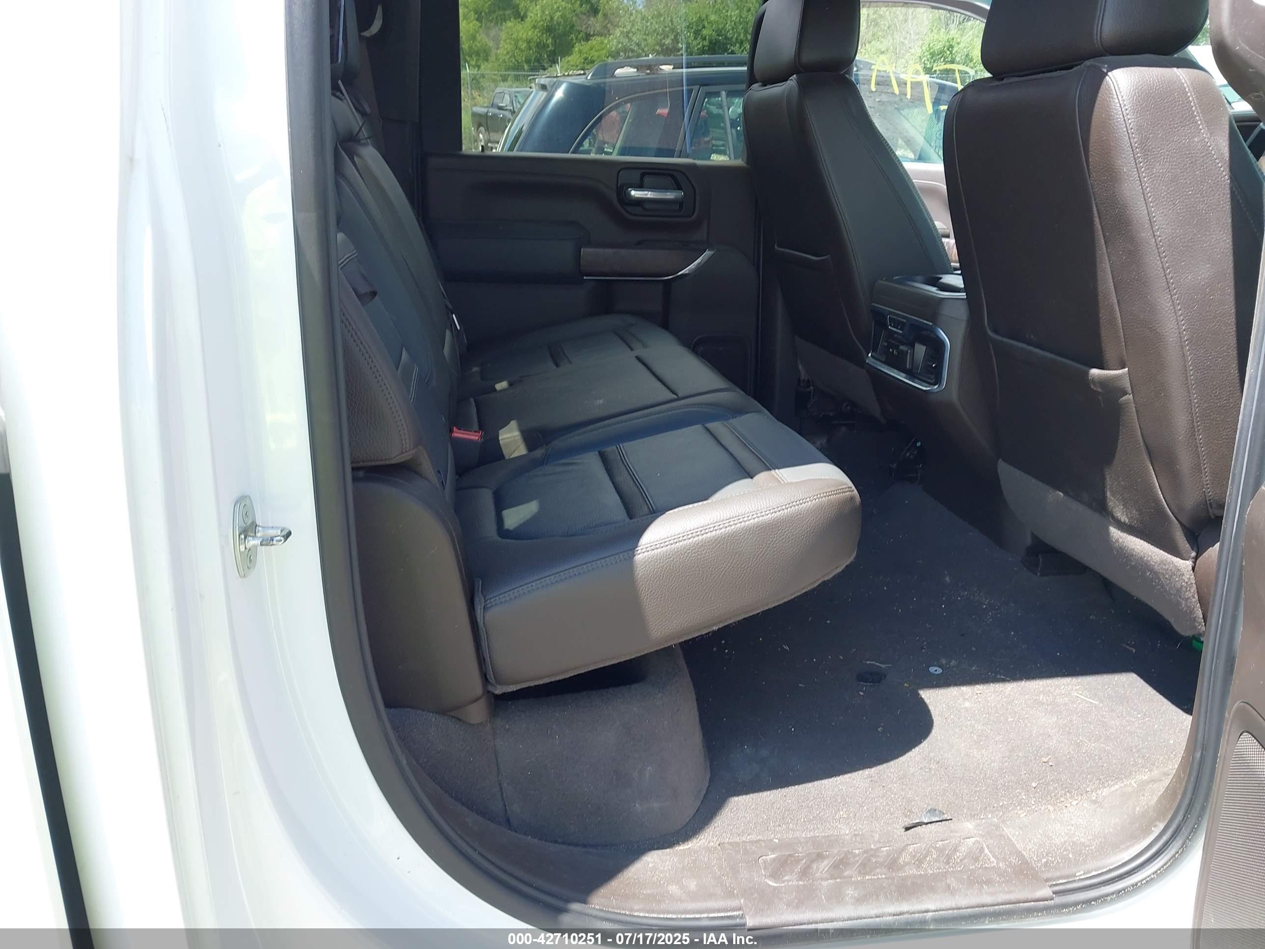 GMC SIERRA image 8
