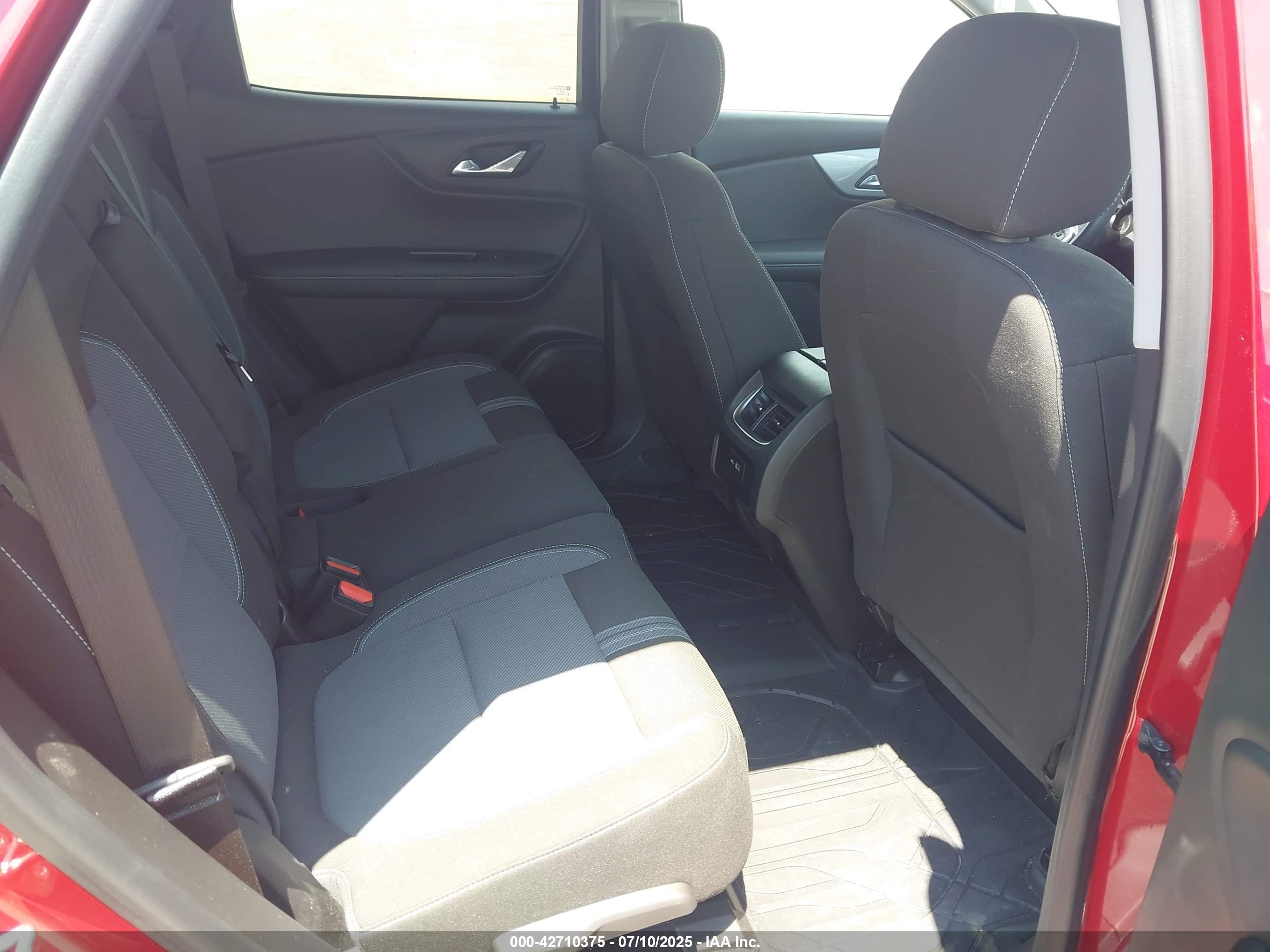 CHEVROLET BLAZER image 8
