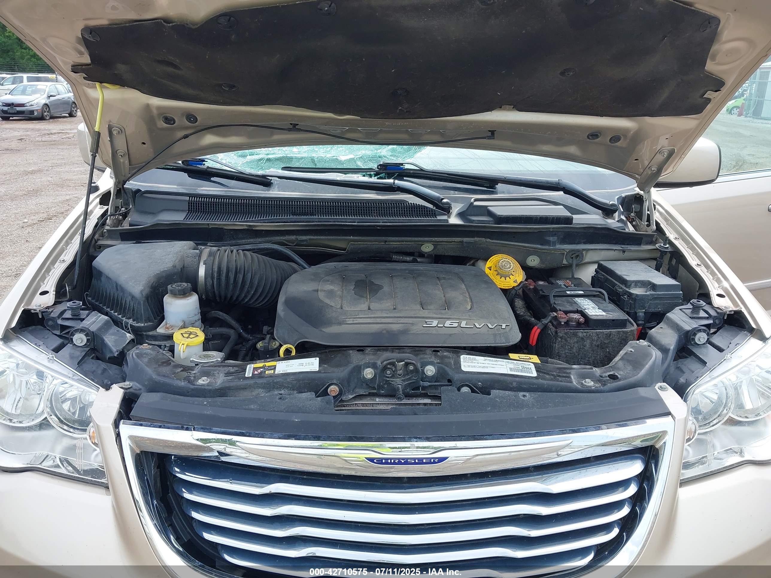 CHRYSLER TOWN image 10