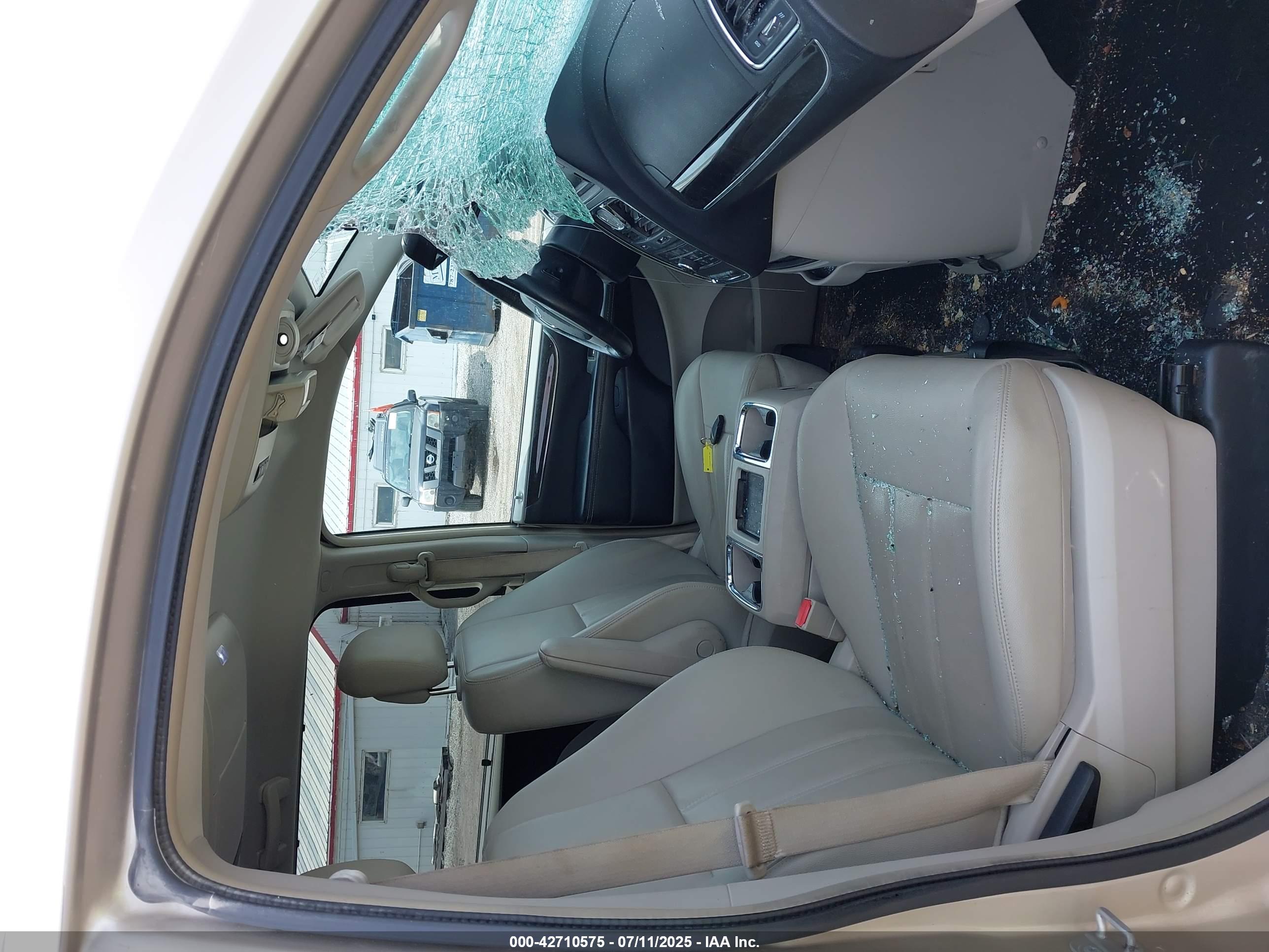 CHRYSLER TOWN image 5