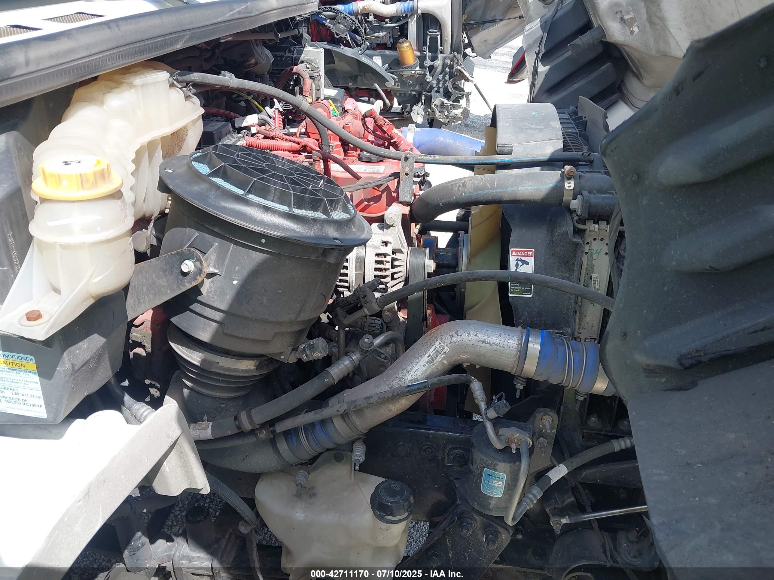 FREIGHTLINER M2 image 10