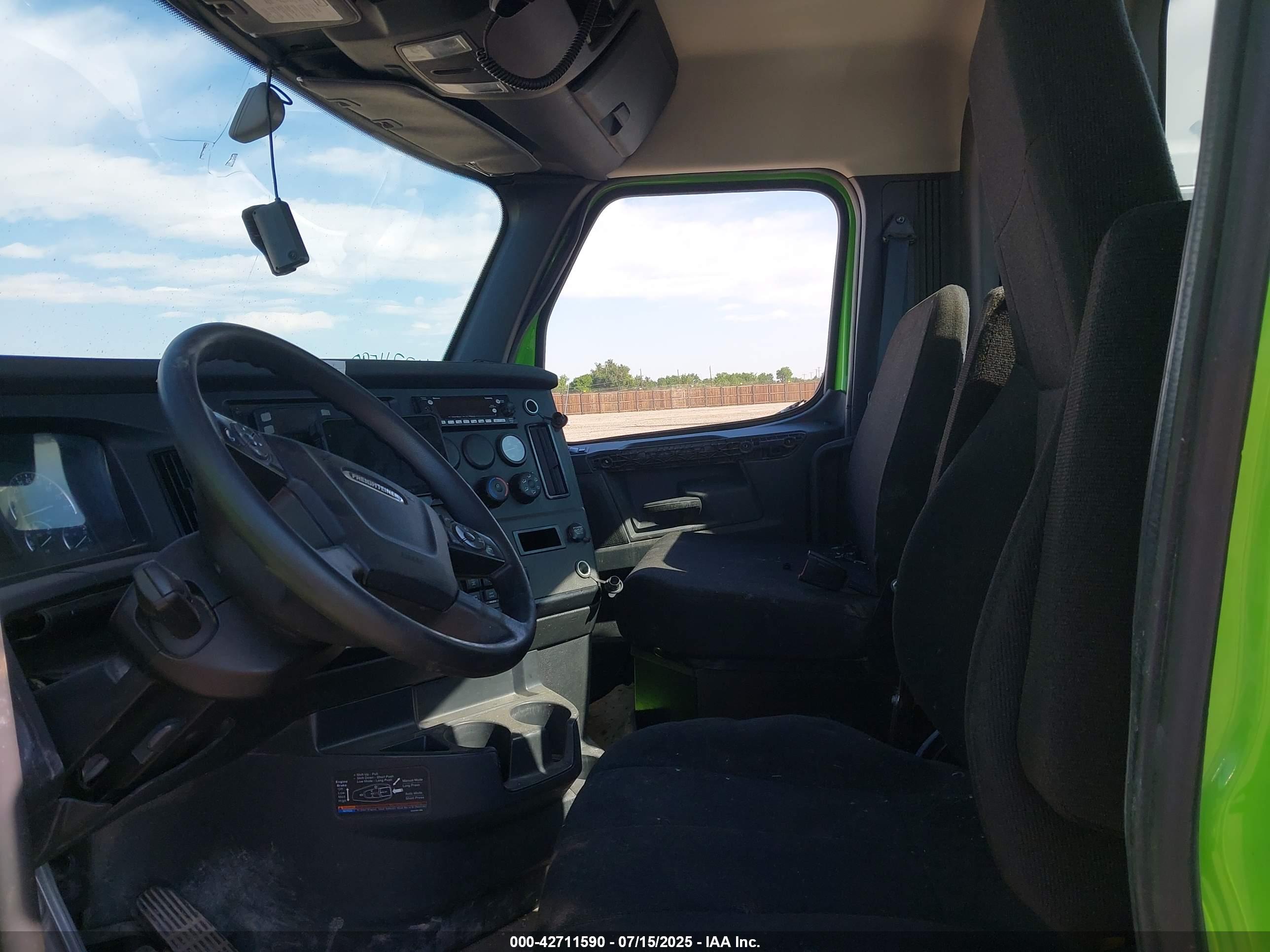 FREIGHTLINER NEW image 8