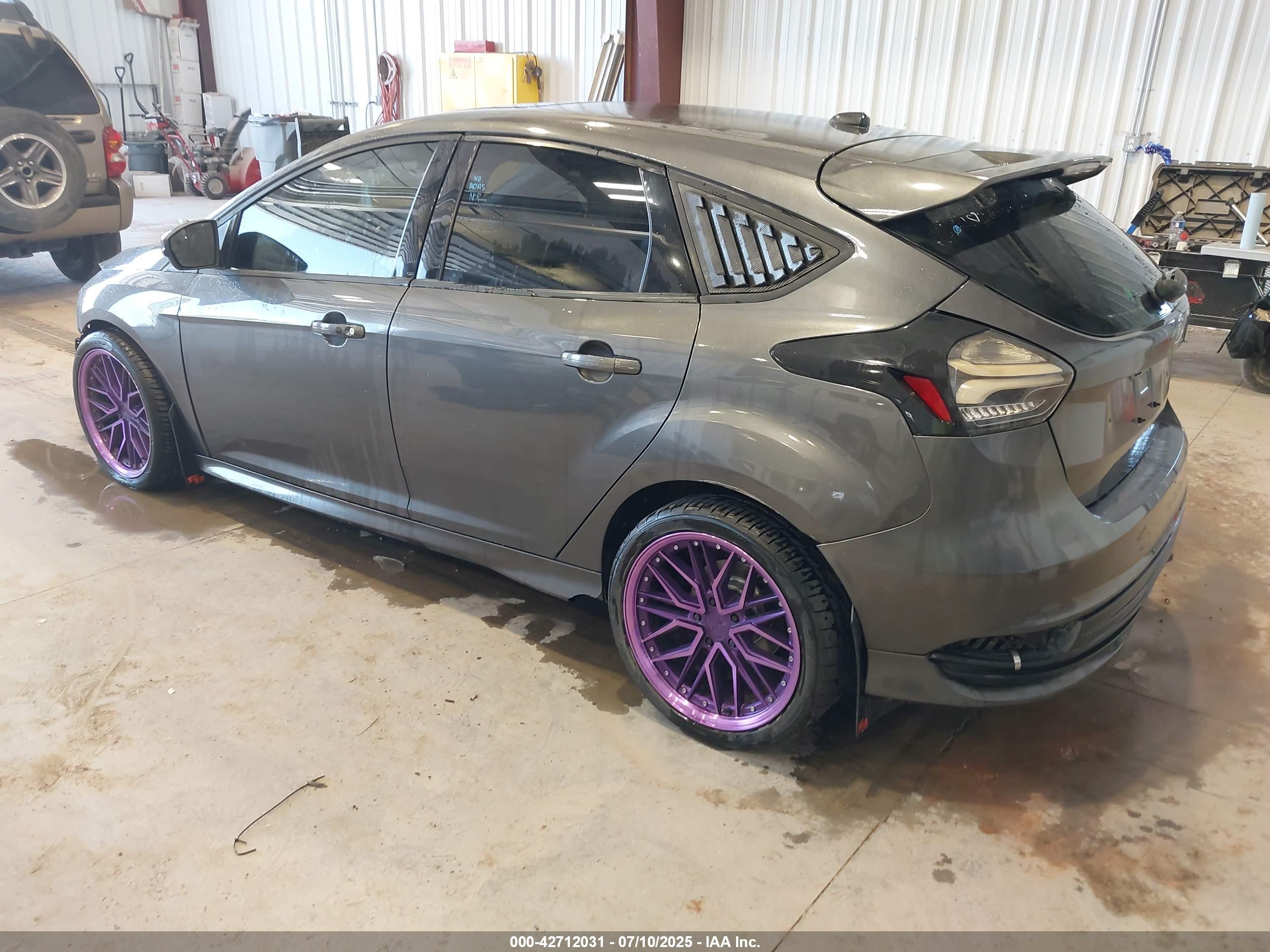 FORD FOCUS image 3