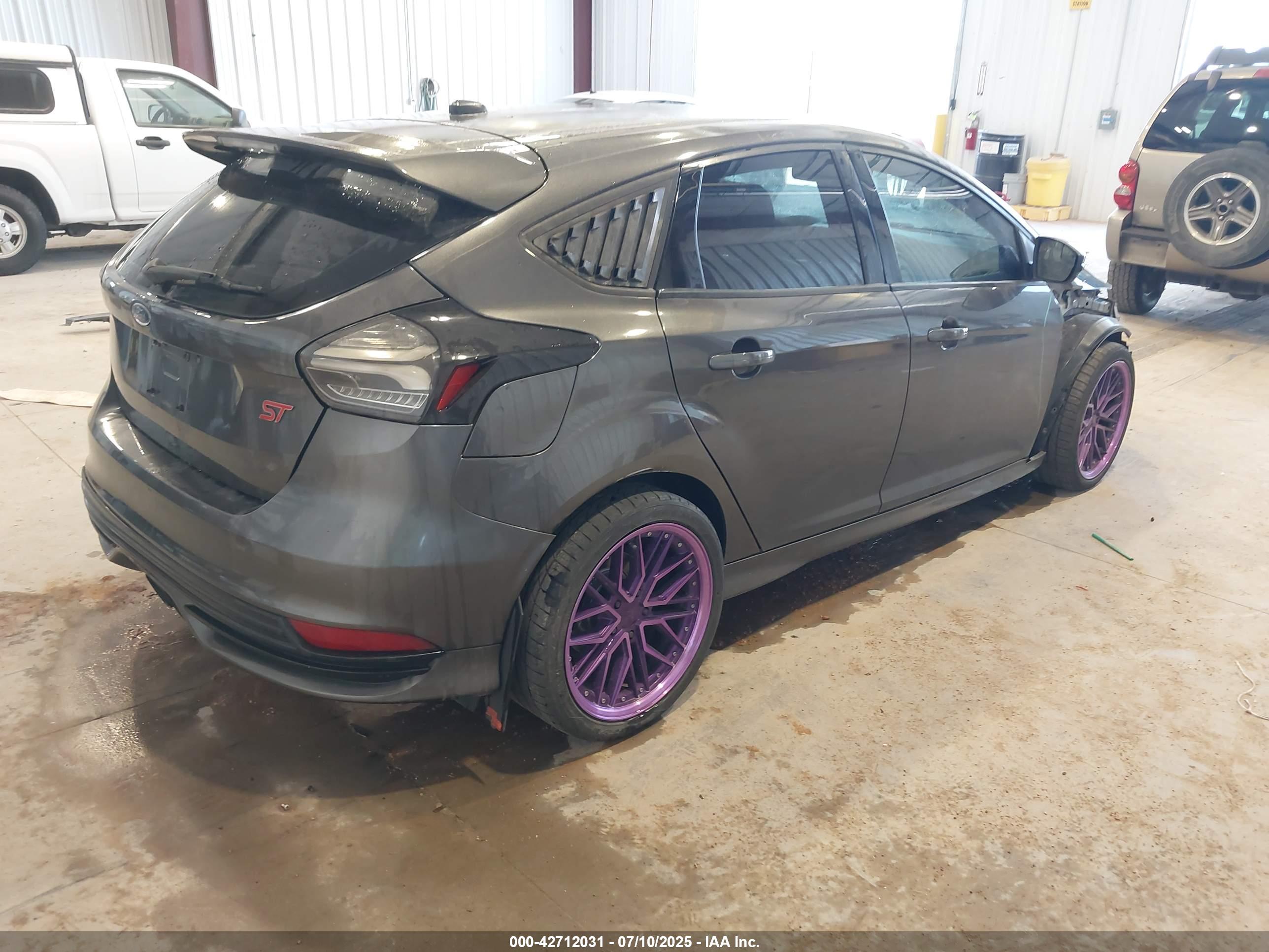 FORD FOCUS image 4