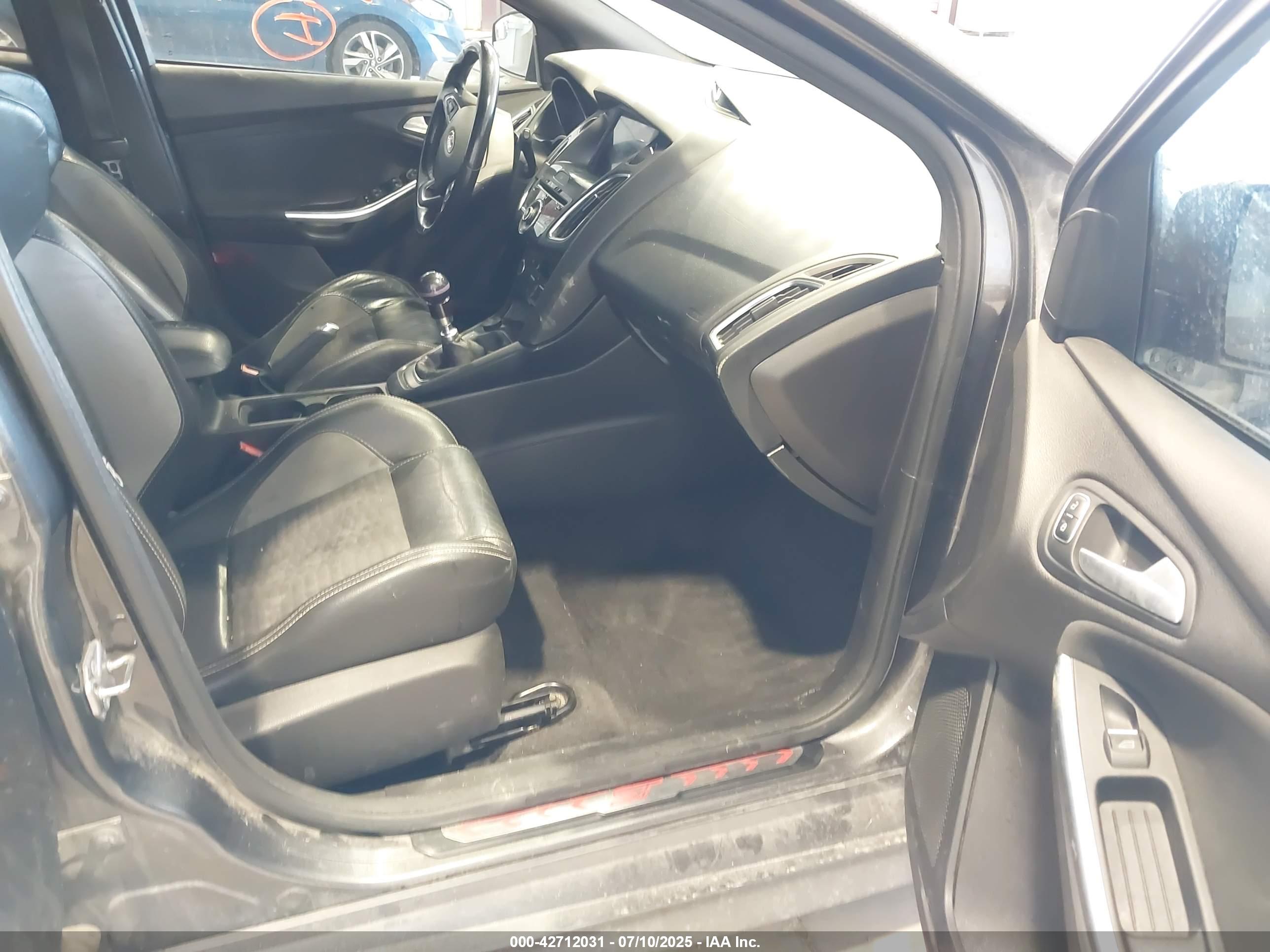 FORD FOCUS image 5