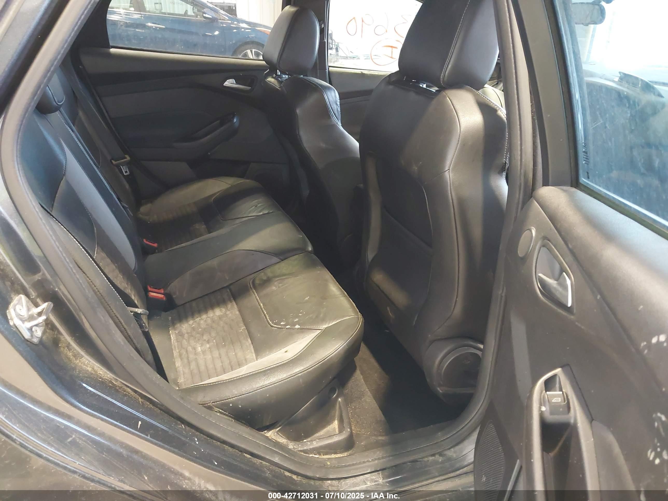 FORD FOCUS image 8
