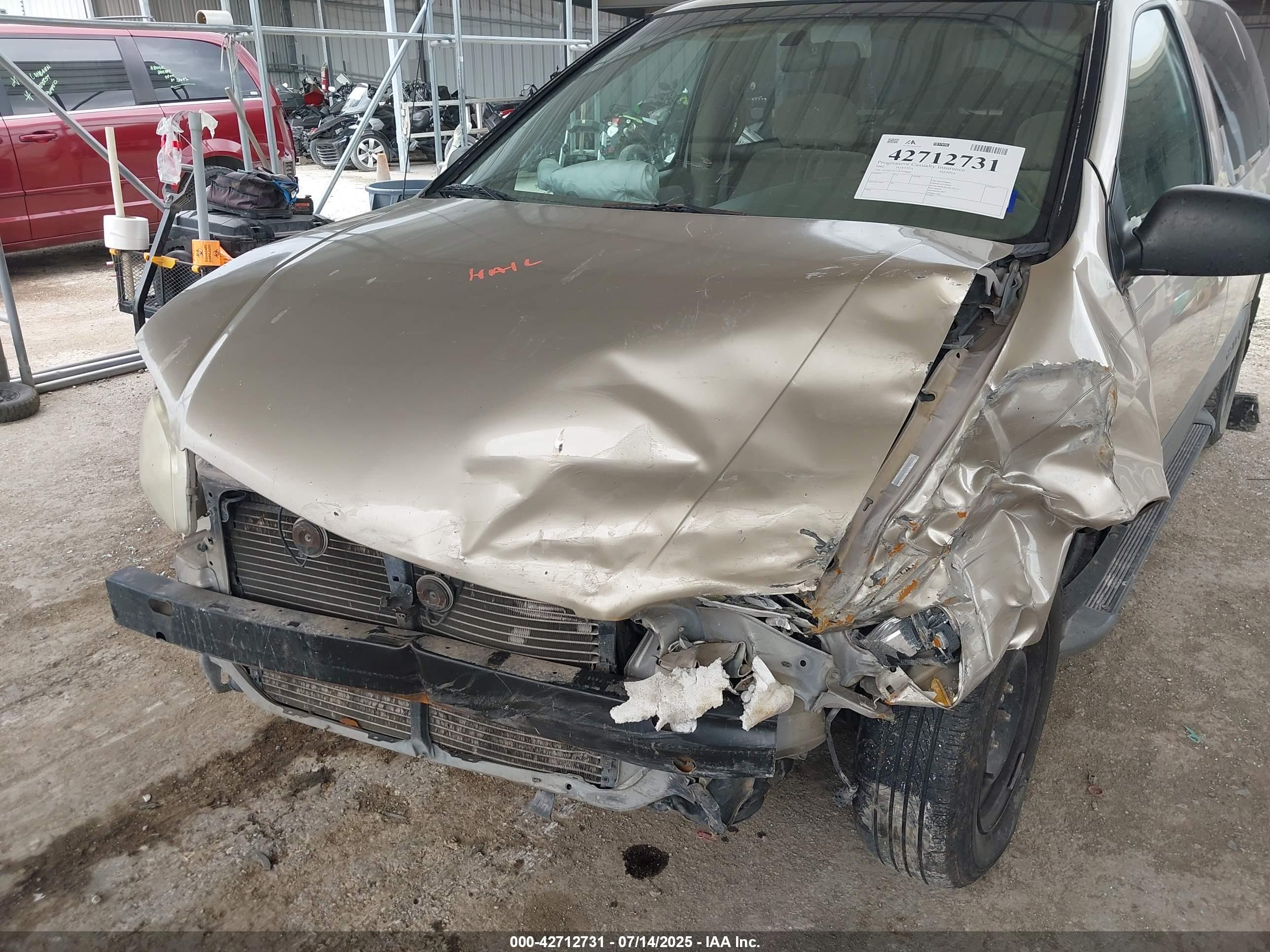 TOYOTA SIENNA image 6