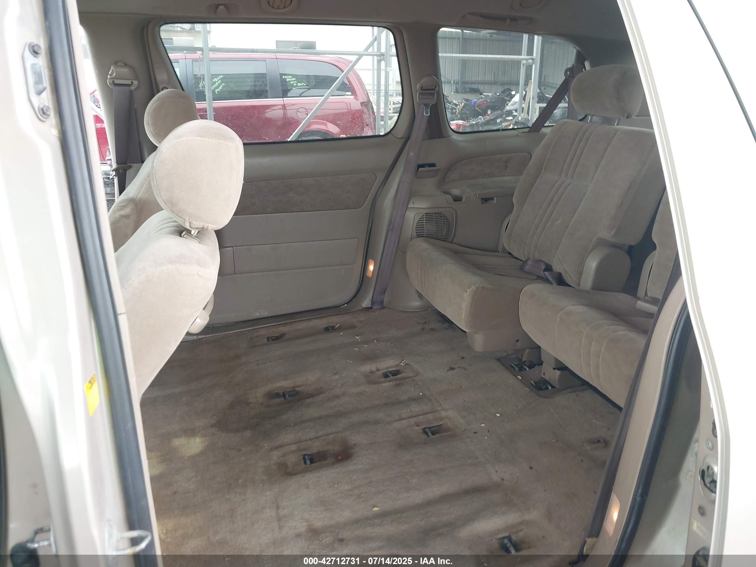 TOYOTA SIENNA image 8