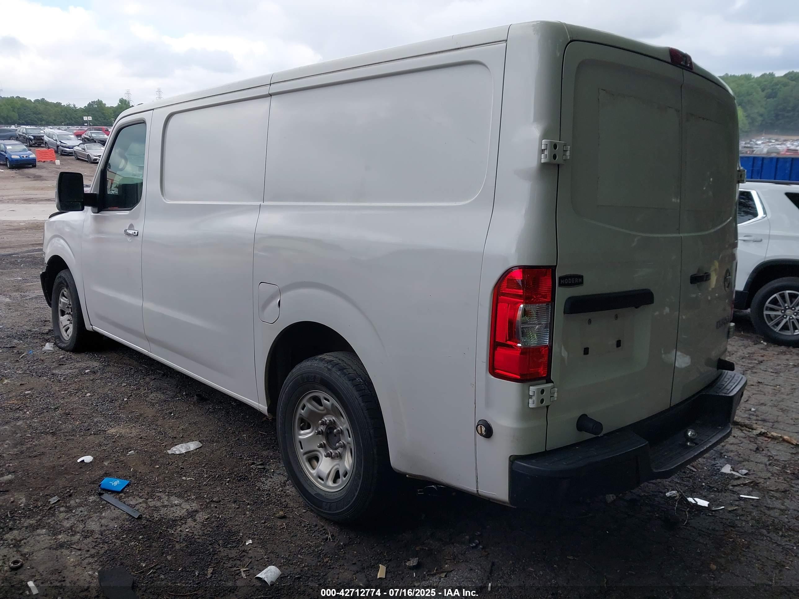 NISSAN NV image 3