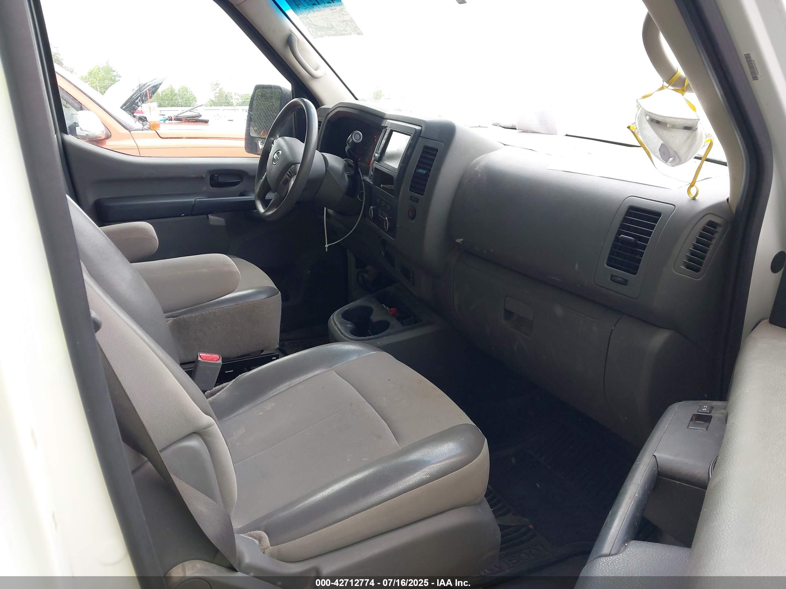 NISSAN NV image 5