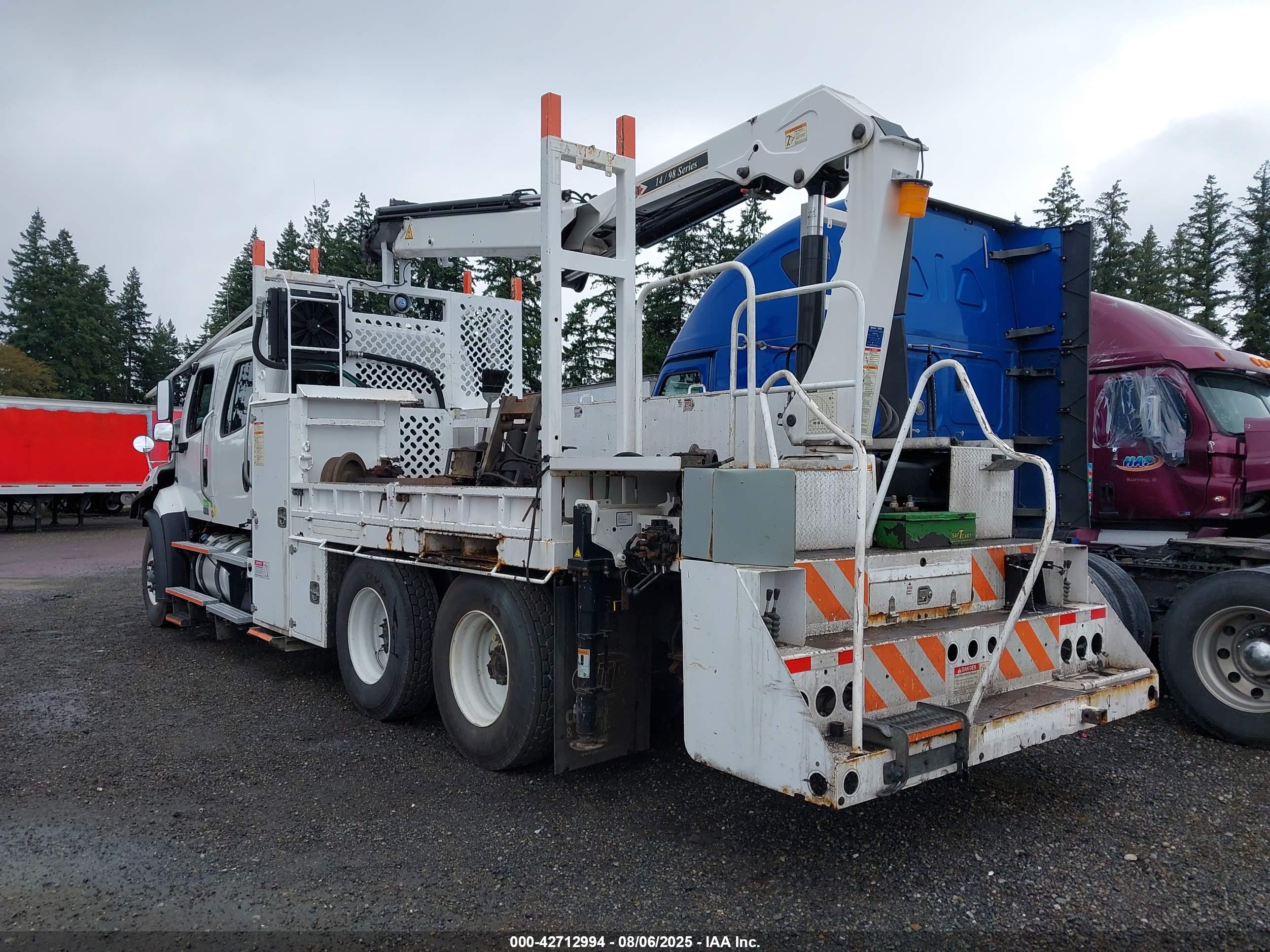 FREIGHTLINER 108SD image 3