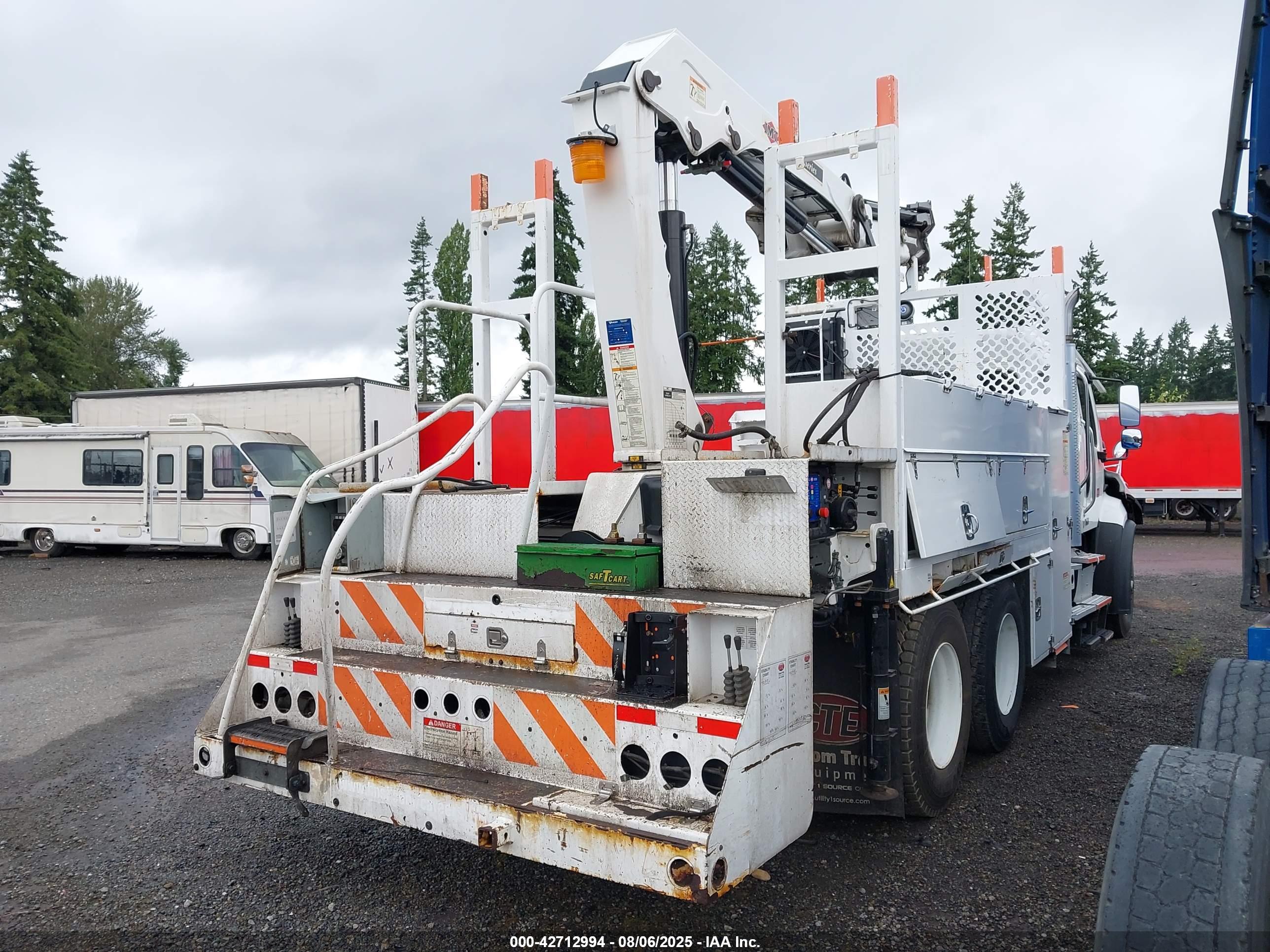 FREIGHTLINER 108SD image 4
