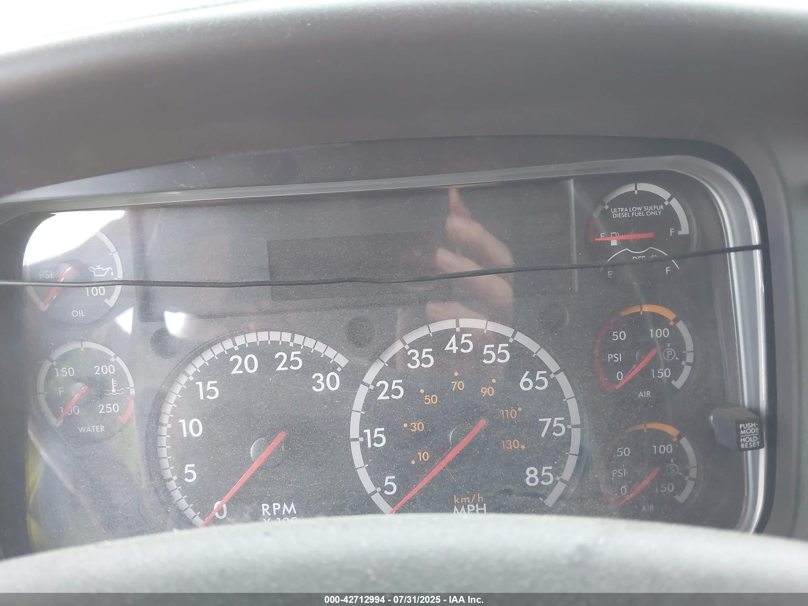 FREIGHTLINER 108SD image 6