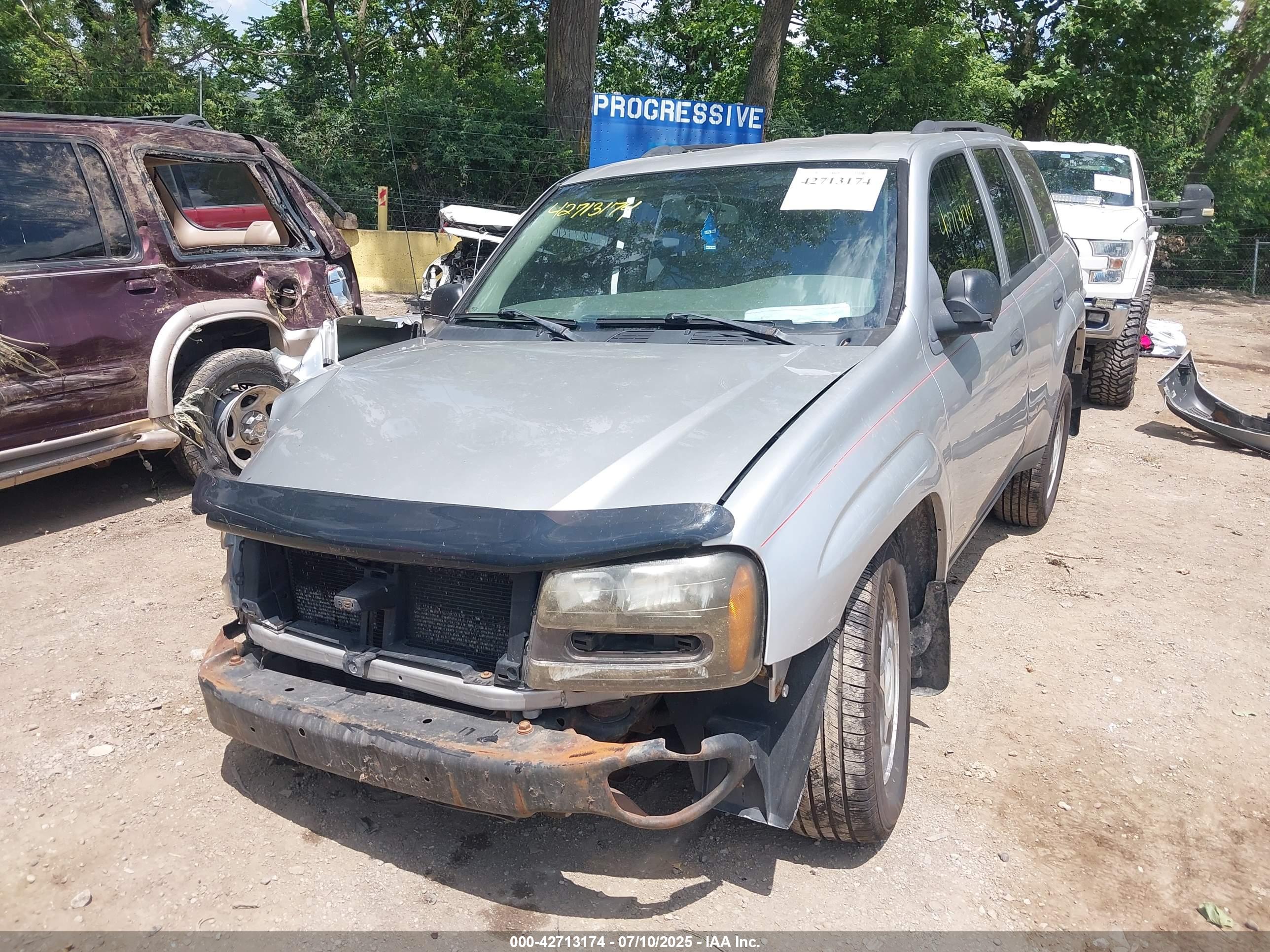 CHEVROLET TRAILBLAZER image 2