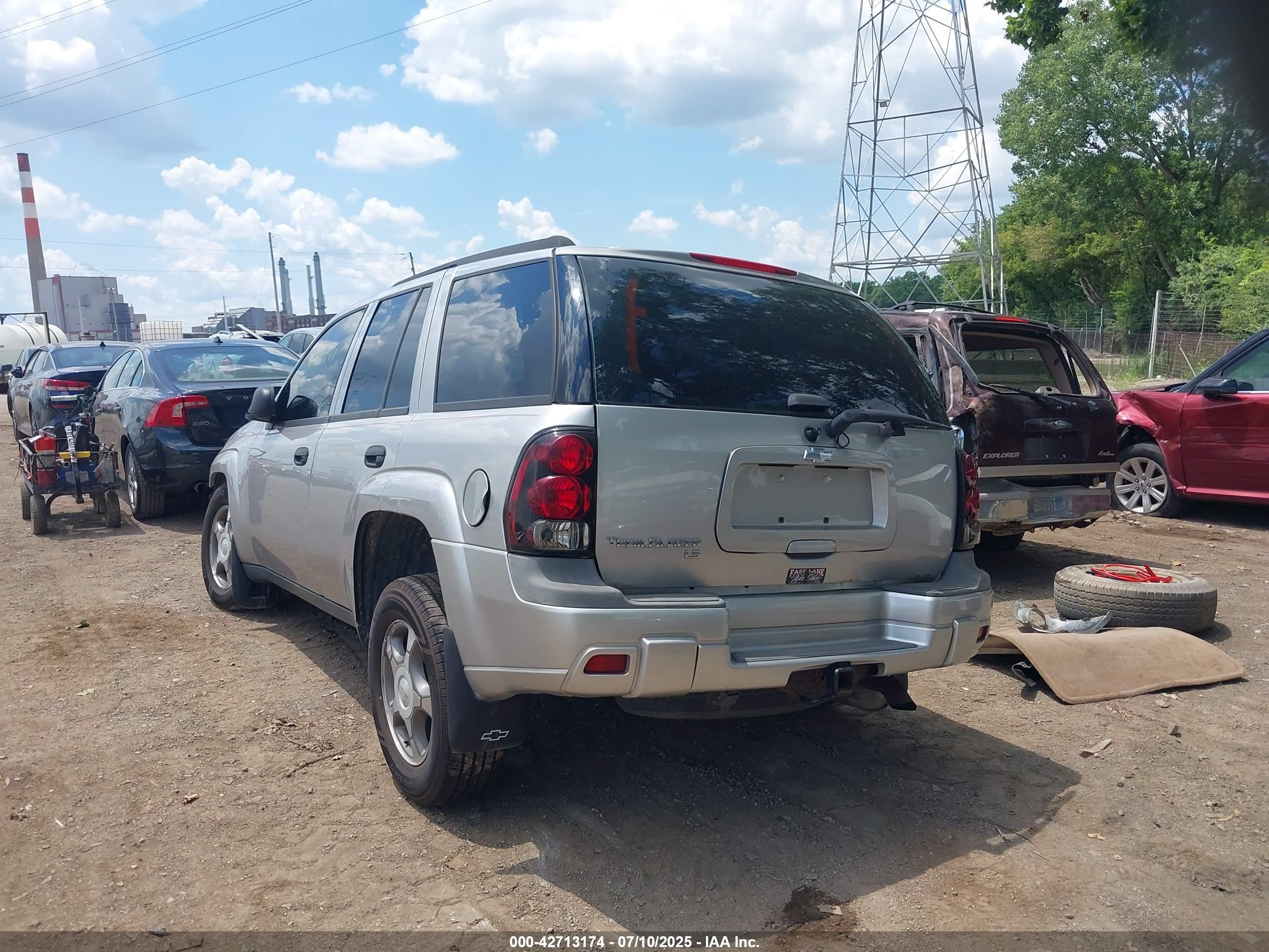 CHEVROLET TRAILBLAZER image 3