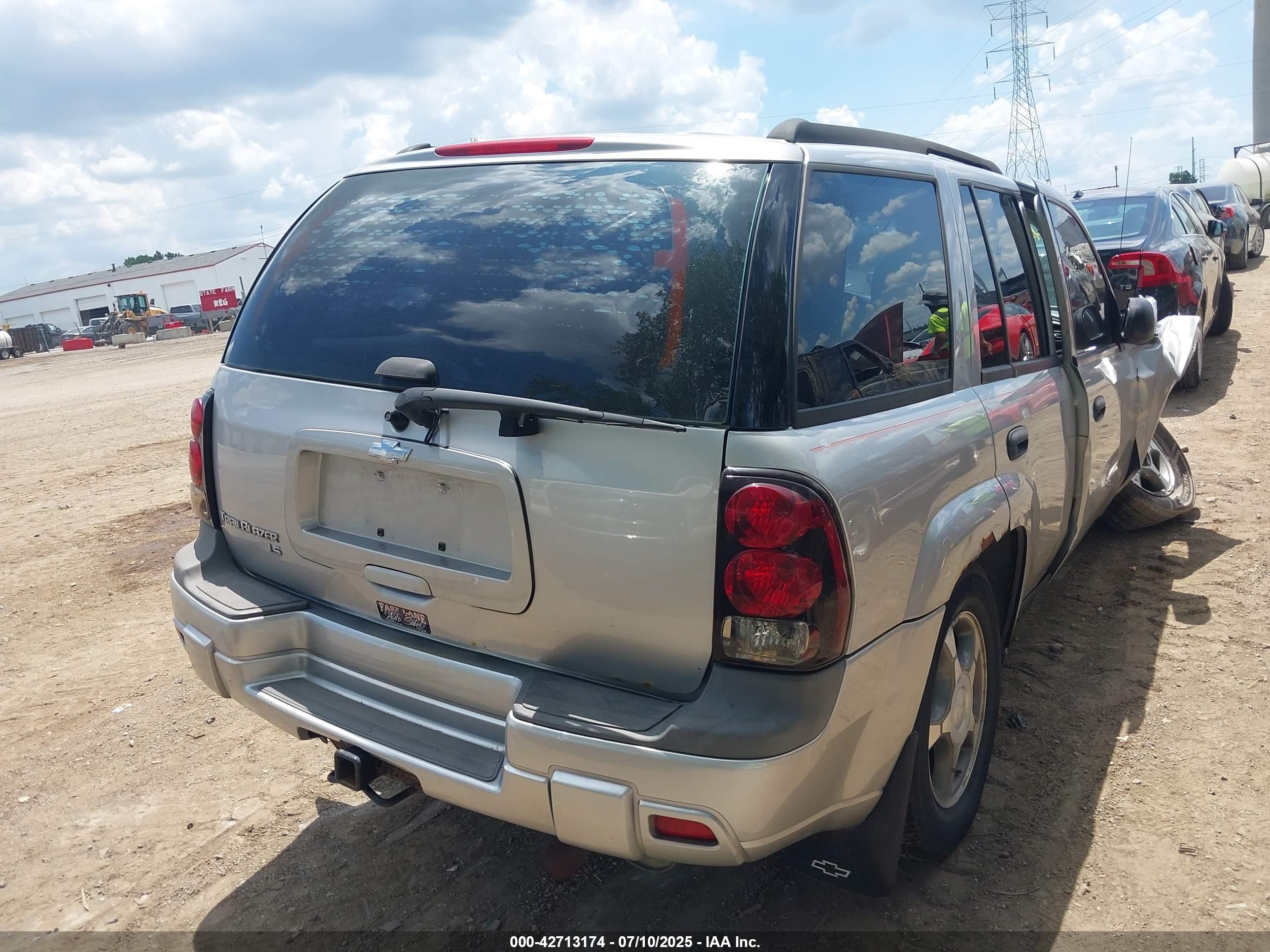 CHEVROLET TRAILBLAZER image 4