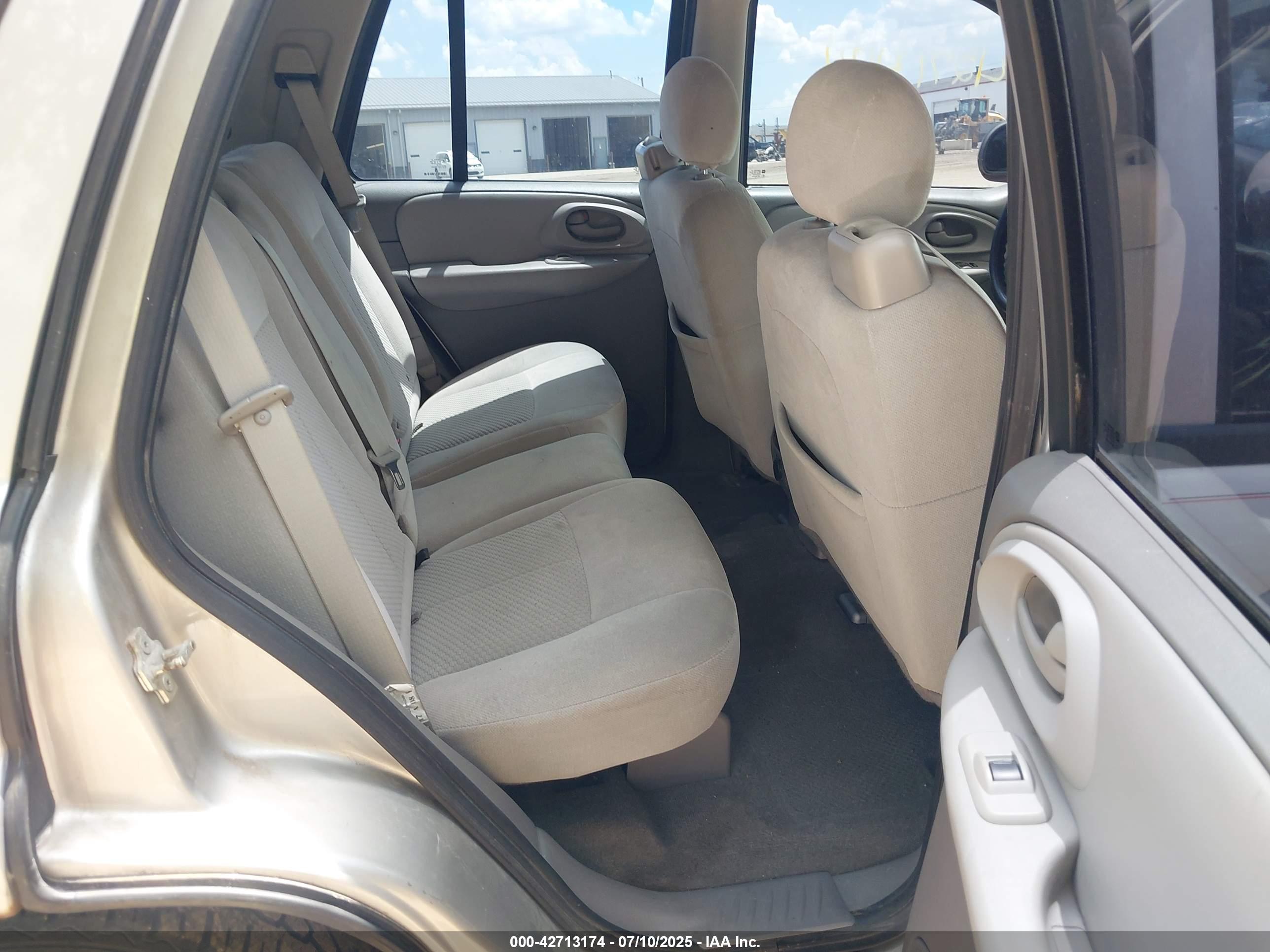 CHEVROLET TRAILBLAZER image 8