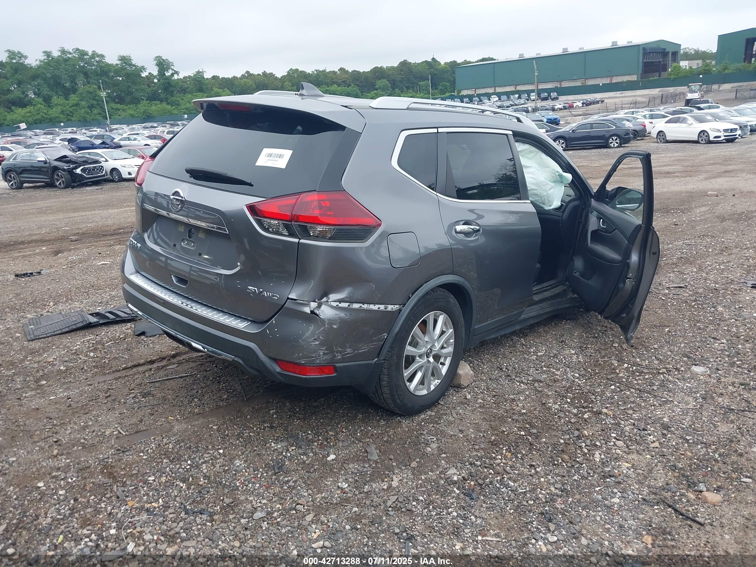 NISSAN ROGUE image 4