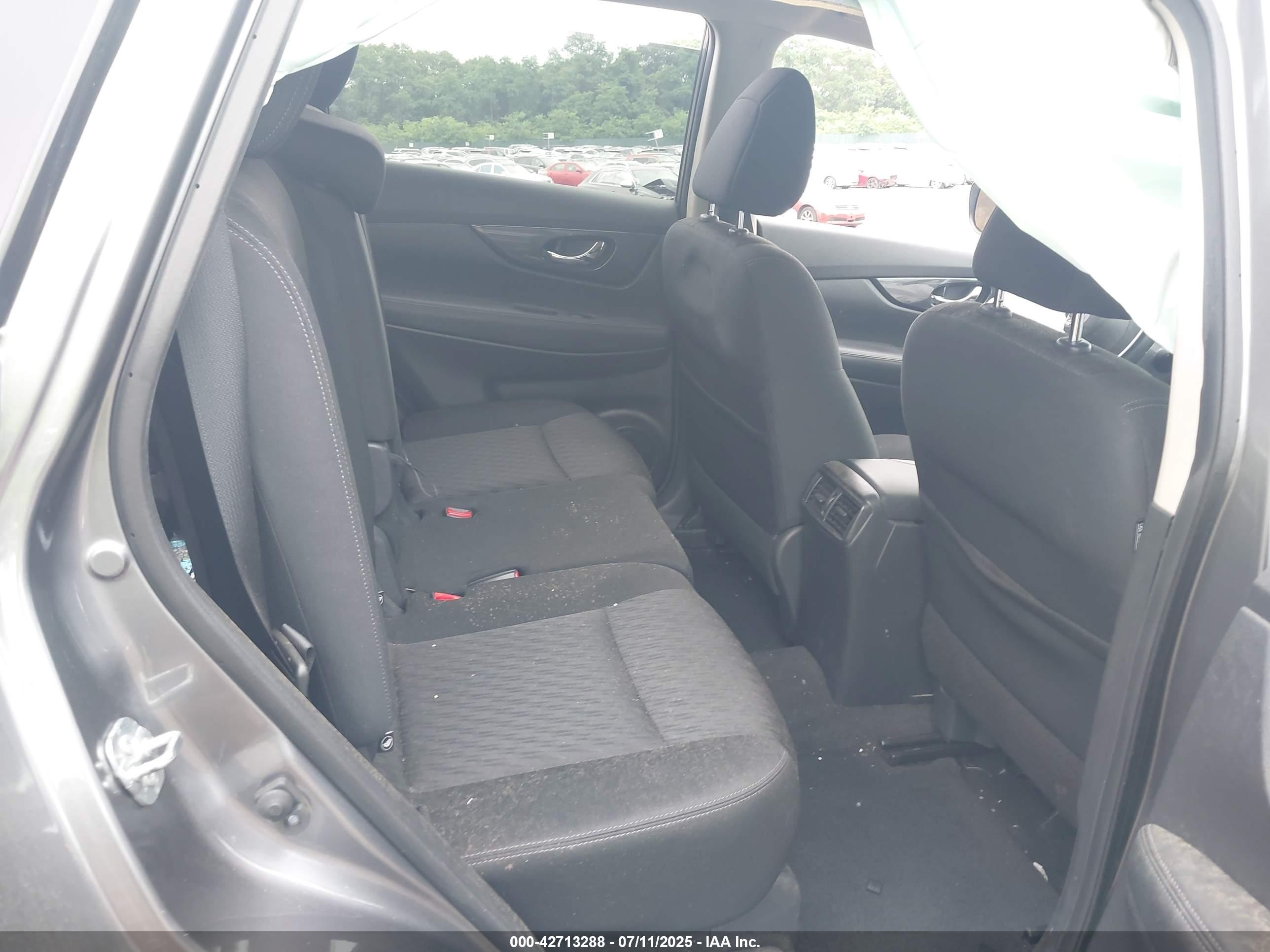 NISSAN ROGUE image 8