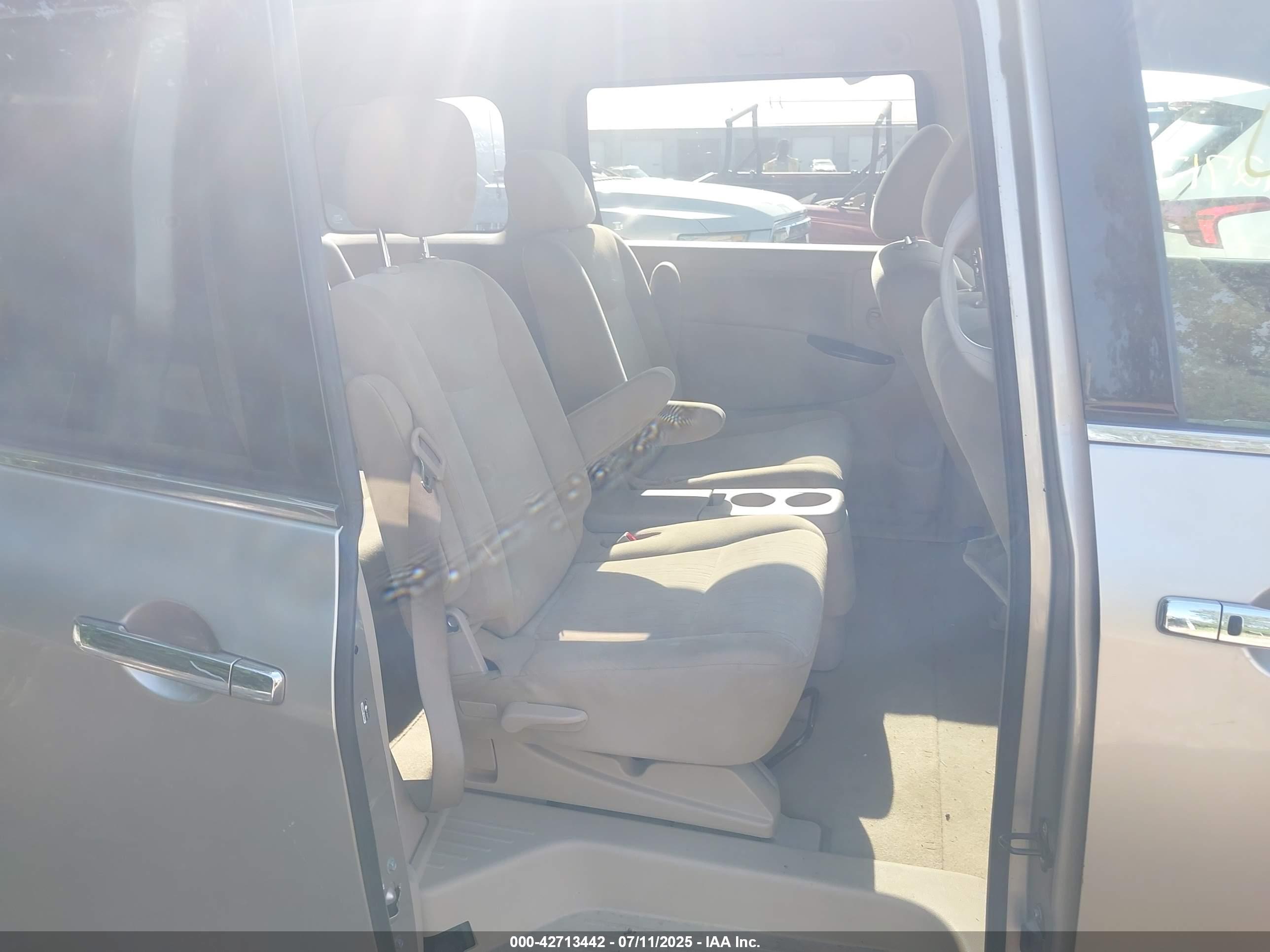 NISSAN QUEST image 8