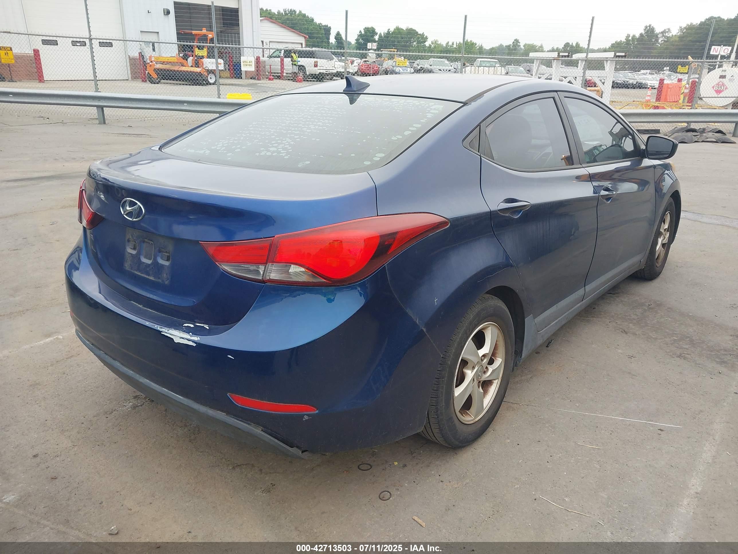 HYUNDAI ELANTRA image 4