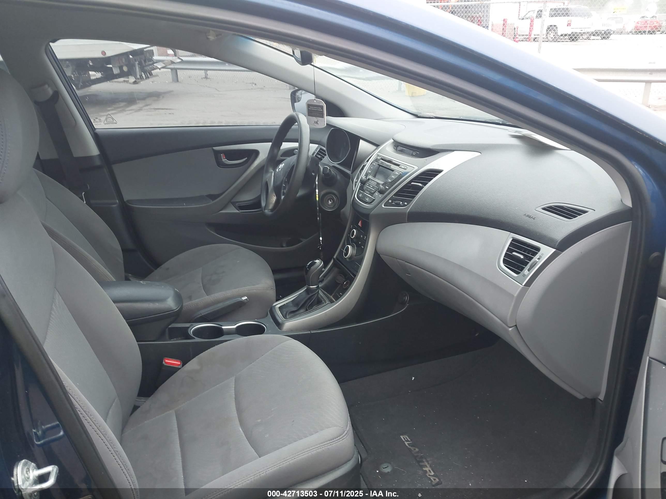 HYUNDAI ELANTRA image 5