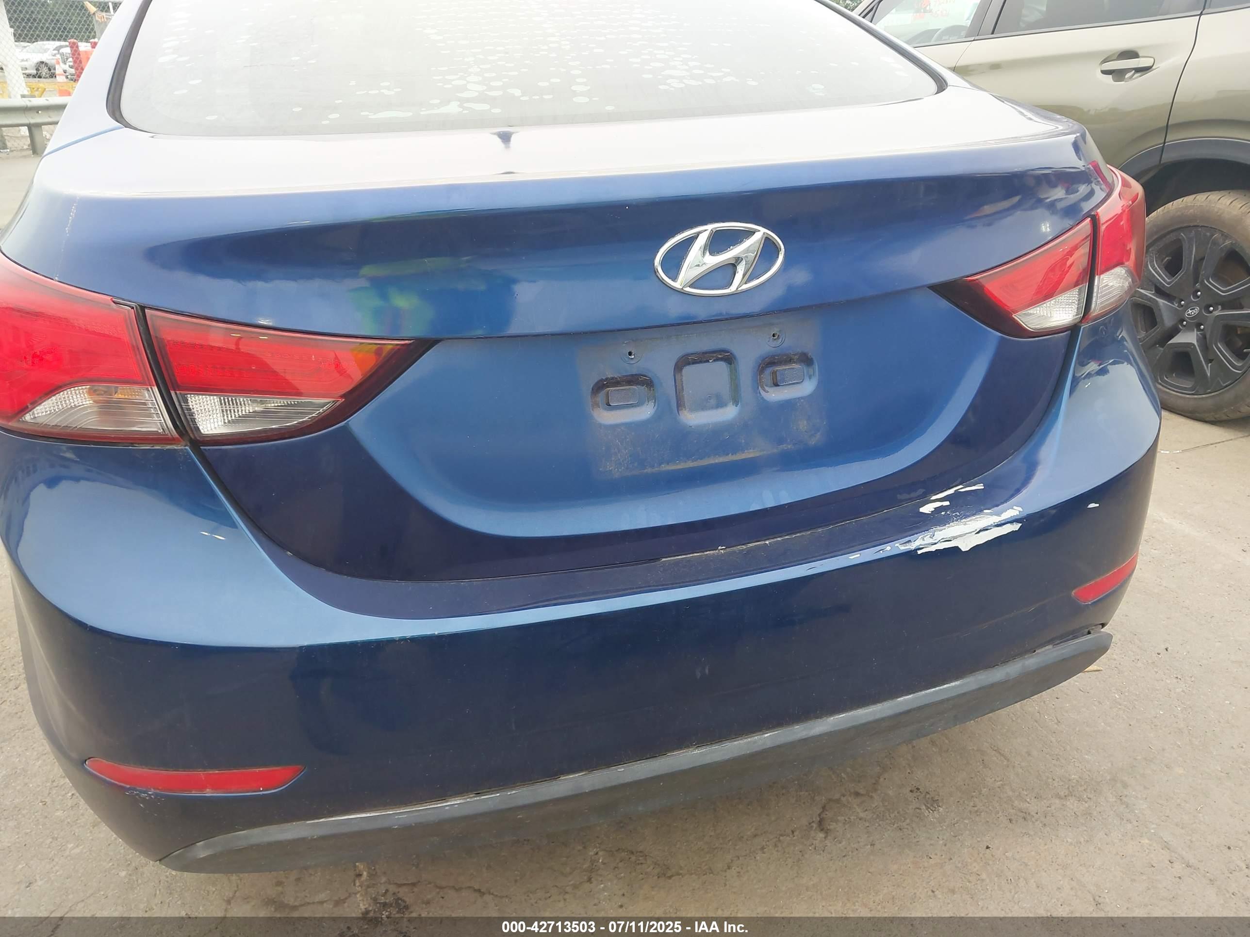 HYUNDAI ELANTRA image 6