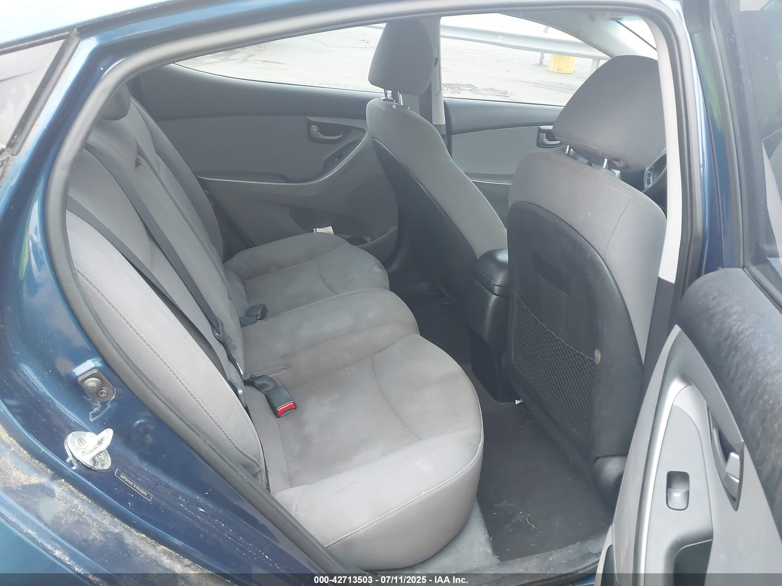 HYUNDAI ELANTRA image 8