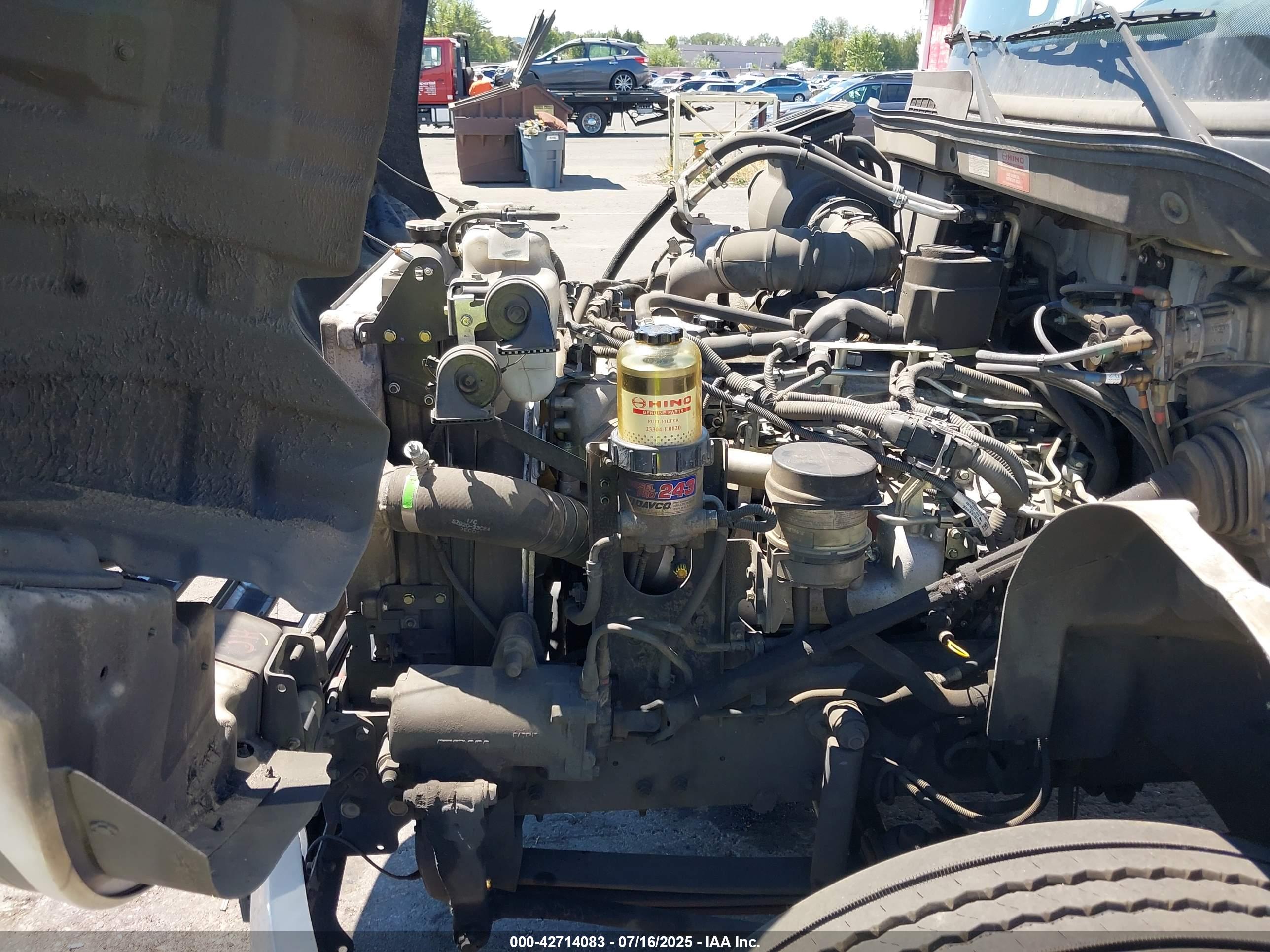 HINO 258/268 image 10